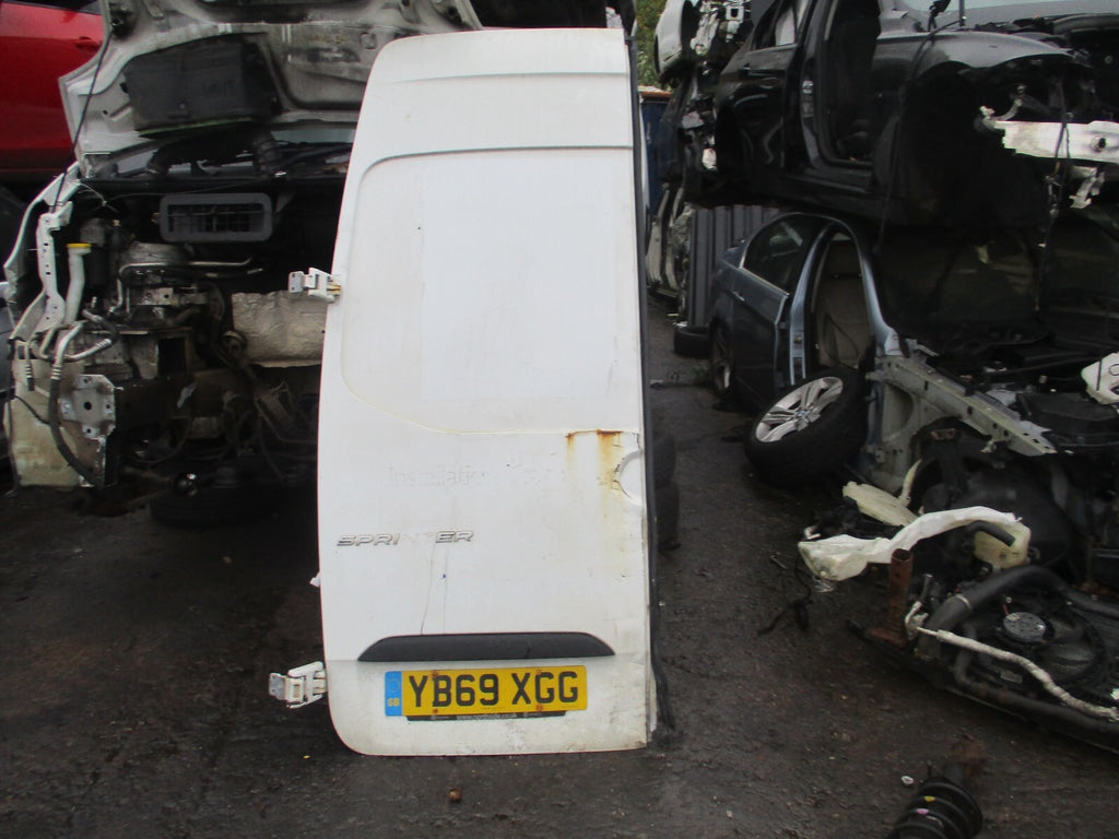 2019 MERCEDES BENZ SPRINTER W907 NSR PASSENGER SIDE REAR DOOR WHITE HAS DENTS