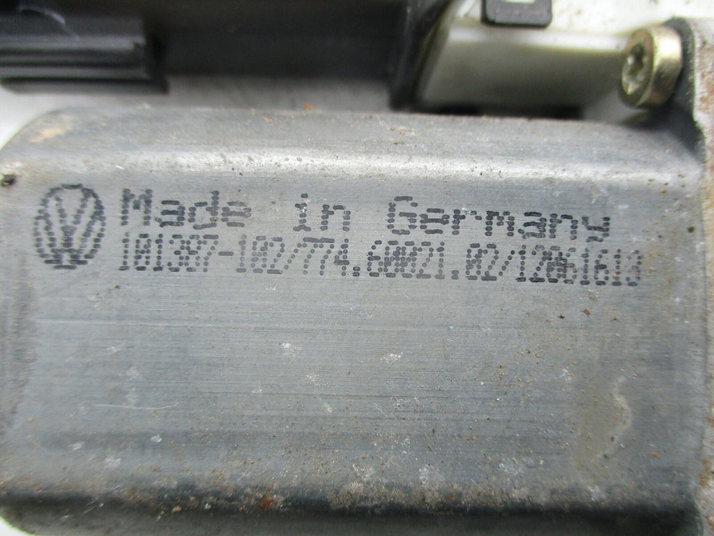 VW VOLKSWAGEN GOLF MK4 BORA NSF PASSENGER SIDE FRONT WINDOW MOTOR 105472 301