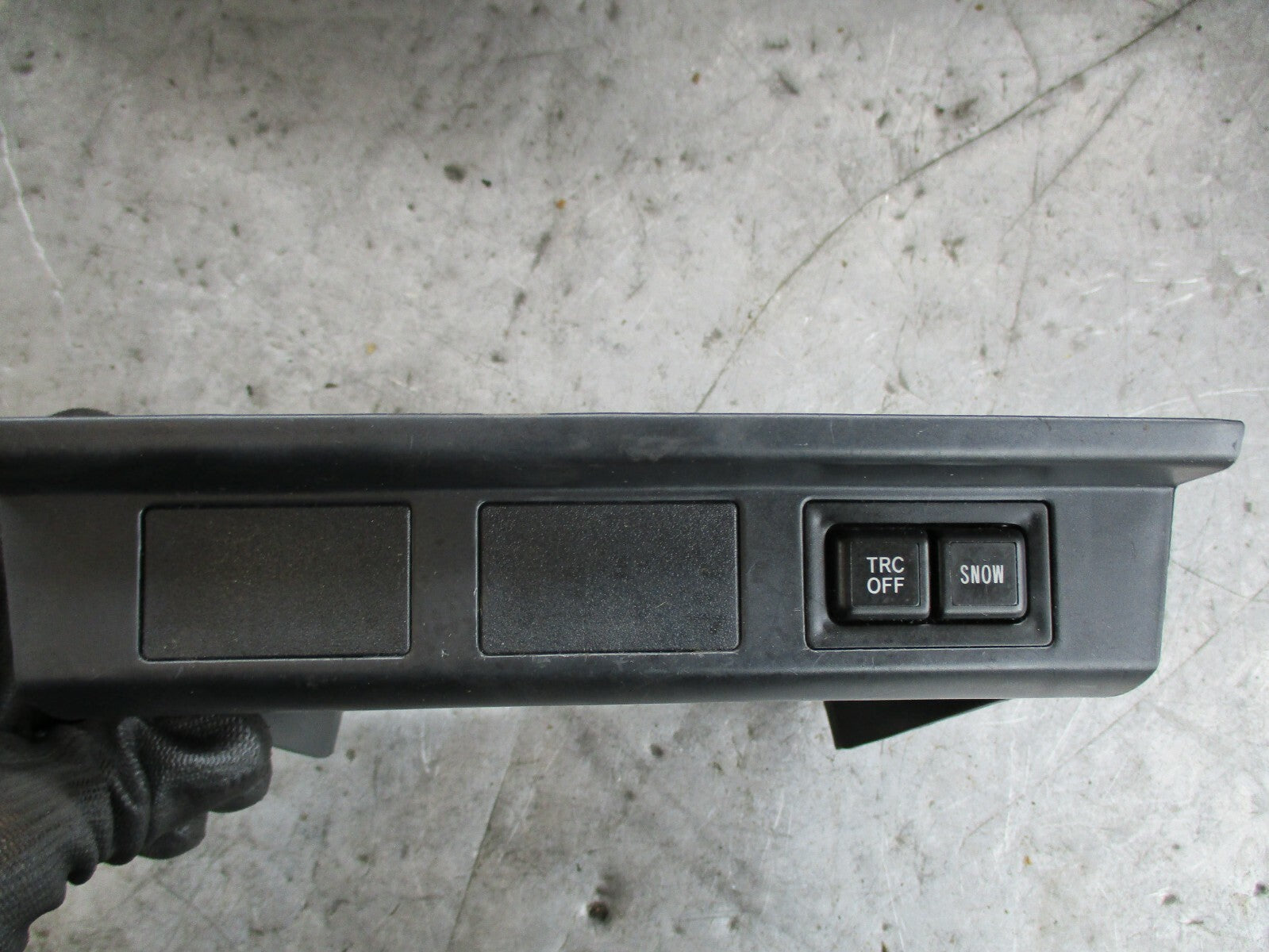 LEXUS IS MK1 99-05 SNOW TERRAIN TRACTION CONTROL SWITCHES & TRIM