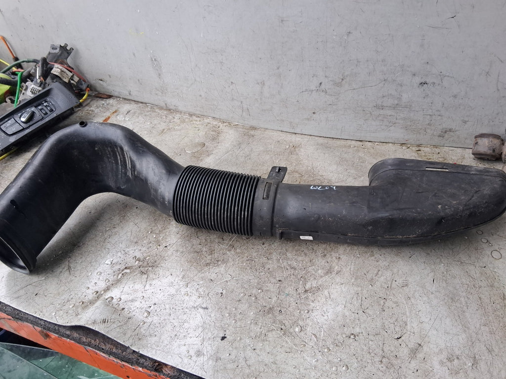 2009 MERCEDES BENZ C CLASS W204 AIR INTAKE DUCT HOSE PIPE A6510903437