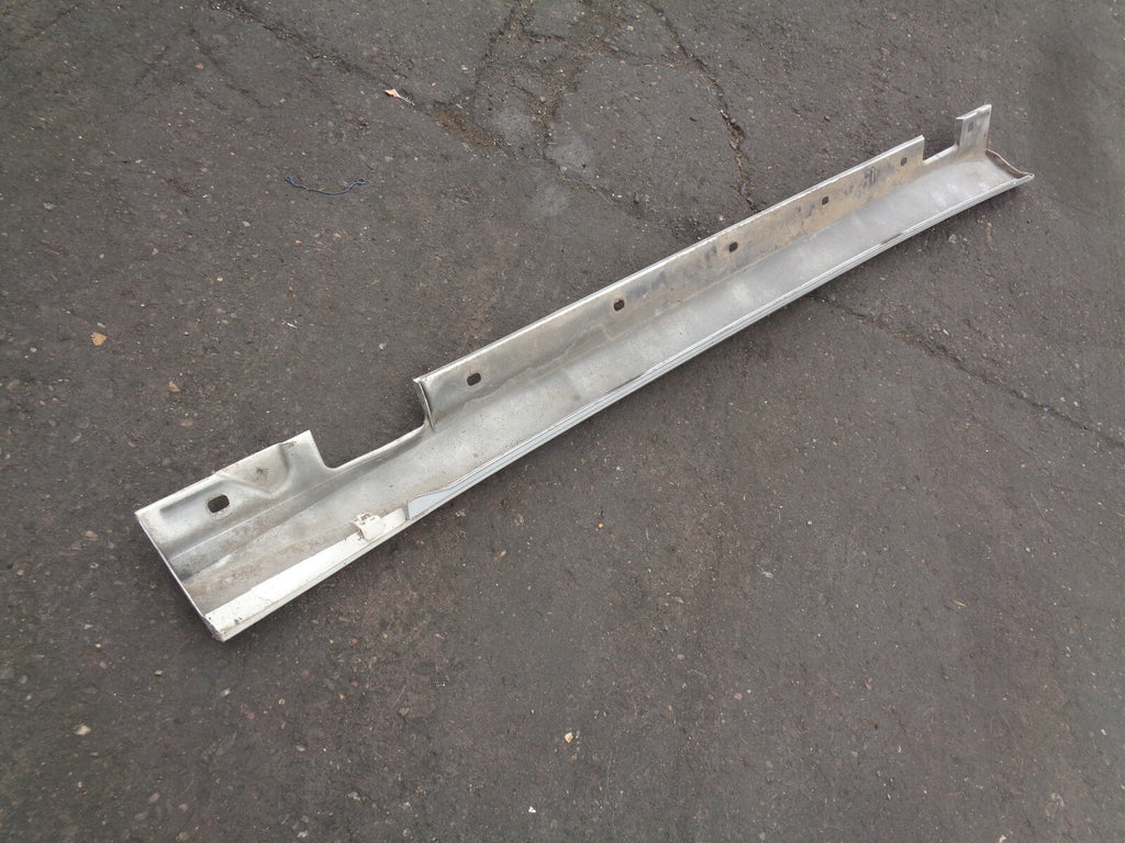 BMW 3 SERIES E90 NS PASSENGER SIDE PLASTIC TRIM SIDE SKIRT SILVER