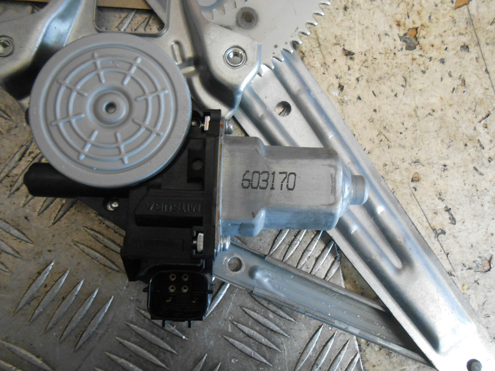 NISSAN JUKE 2016 OSR DRIVER SIDE REAR ELECTRIC WINDOW REGULATOR MOTOR 603170