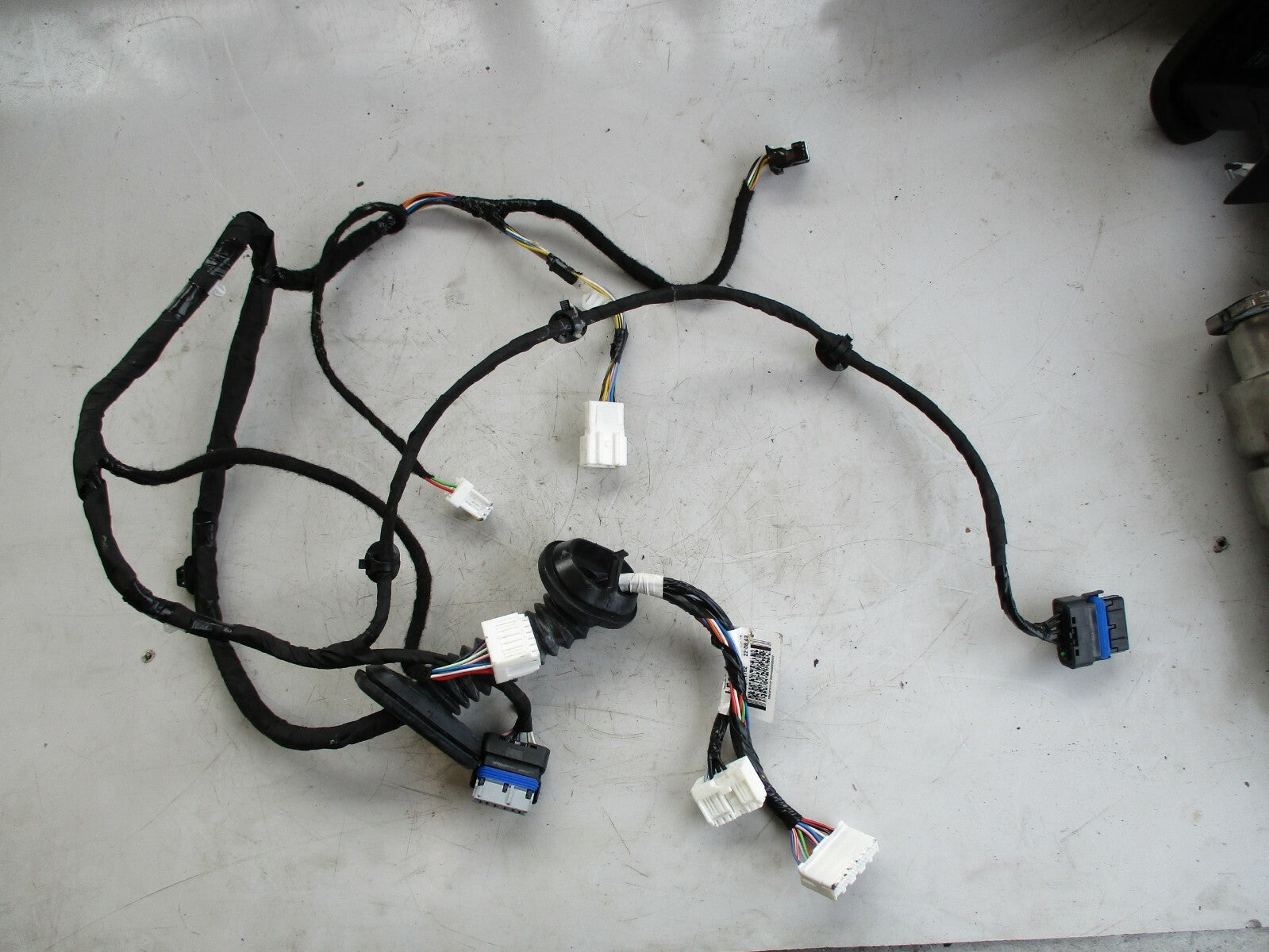 NISSAN QASHQAI J11 MK2 OSF DRIVER OFF RIGHT SIDE FRONT DOOR LOOM 24124HV40C