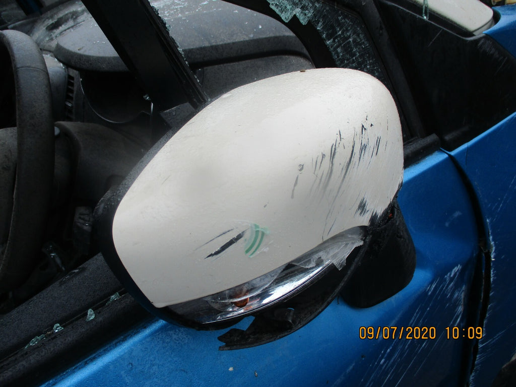 RENAULT CAPTUR 2014 MK1 RH DRIVER SIDE ELCETRIC DOOR WING MIRROR WHITE DAMAGED