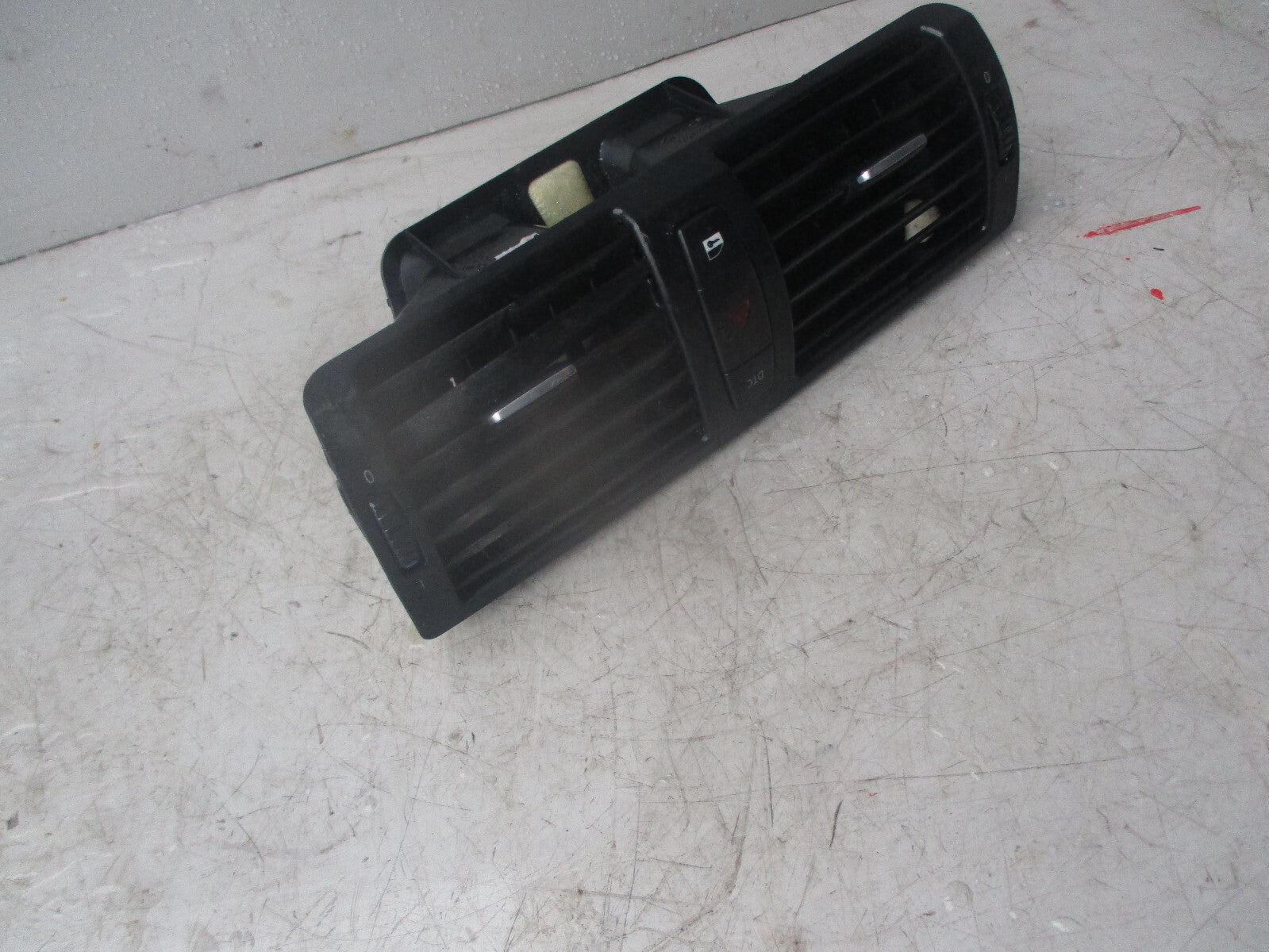 BMW 1 SERIES 2010 E87 DASHBOARD VENT & HAZARD SWITCH 705918913