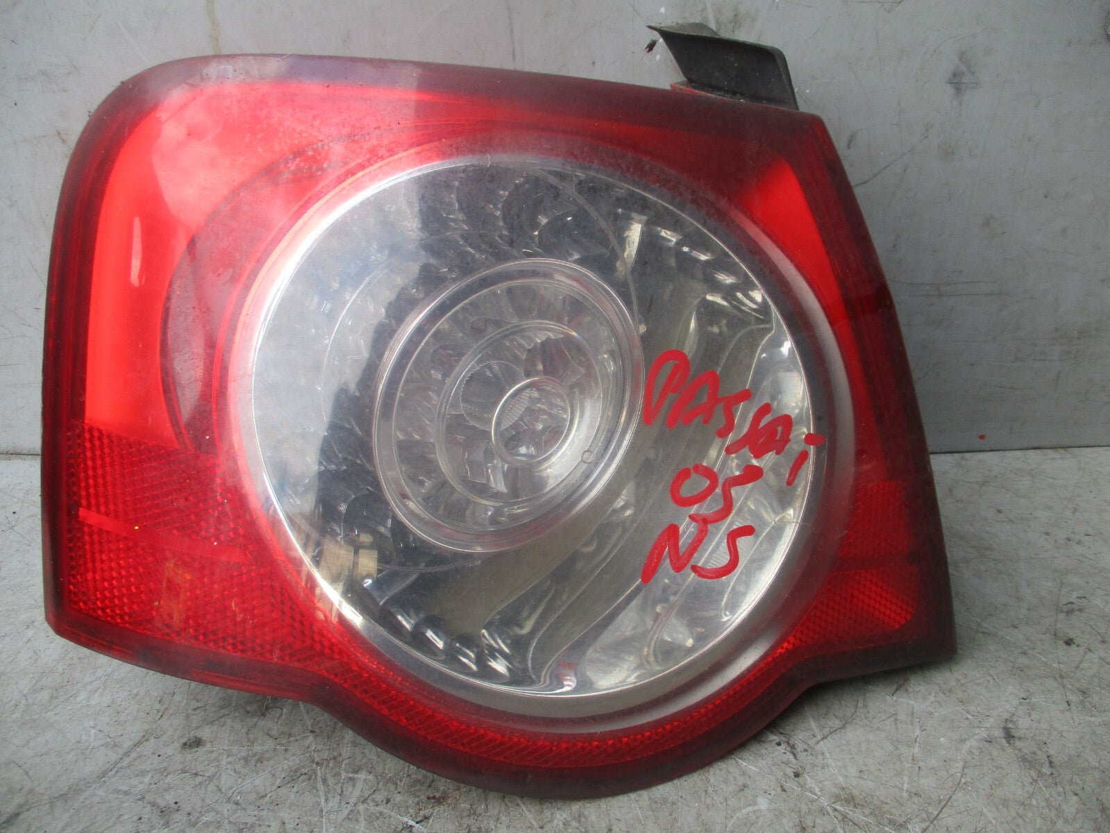 VOLKSWAGEN PASSAT 2006 B6 SALOON NSR PASSENGER SIDE REAR TAIL LIGHT