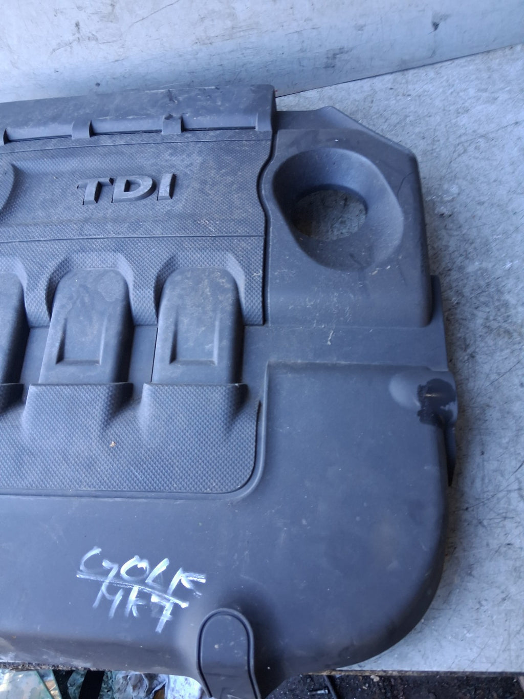 2013 VW VOLKSWAGEN GOLF MK7 ENGINE COVER 04L103925J