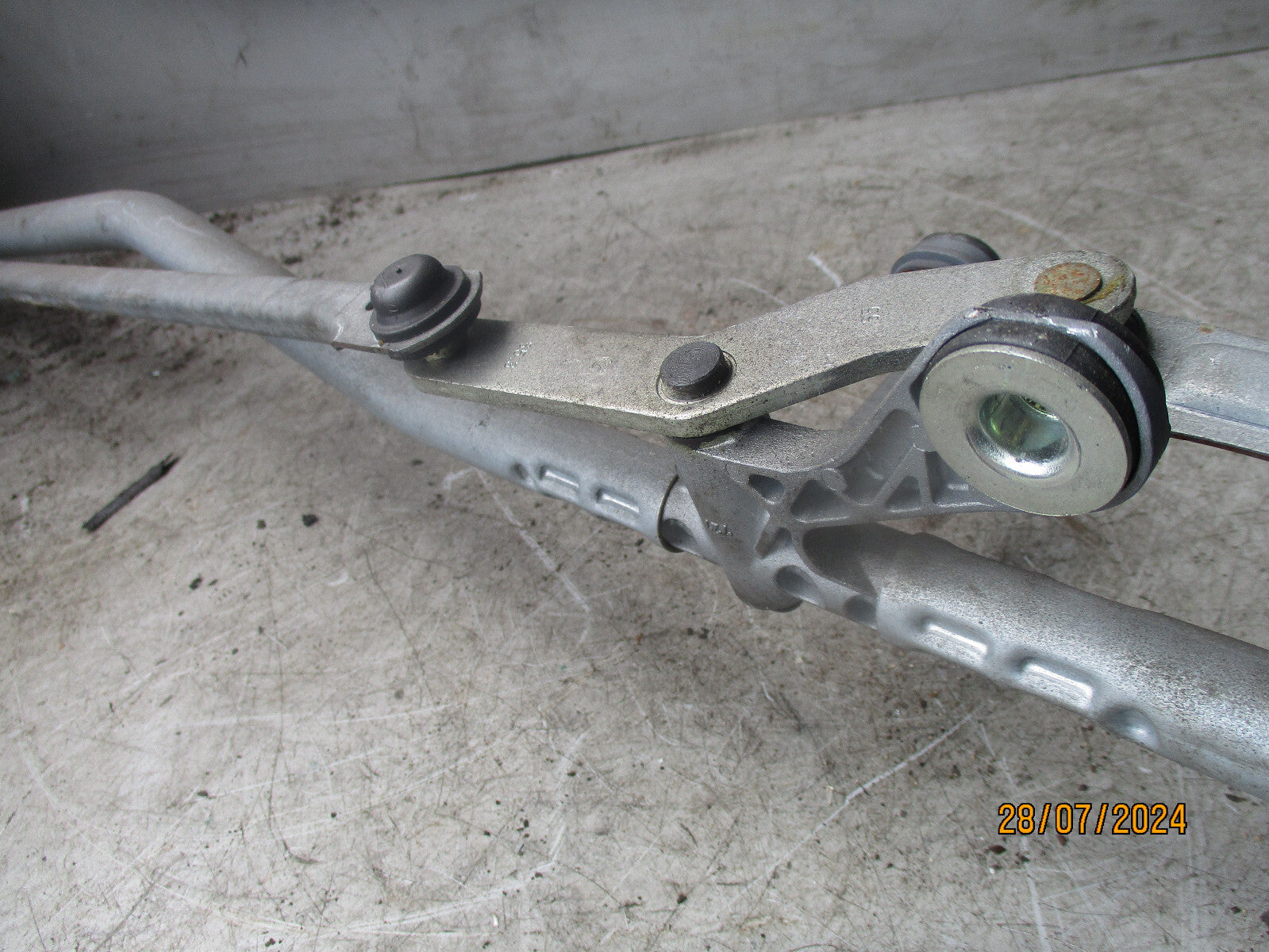 2007 PEUGEOT 308 FRONT WINDSCREEN WIPER MOTOR LINKAGE 3397021099