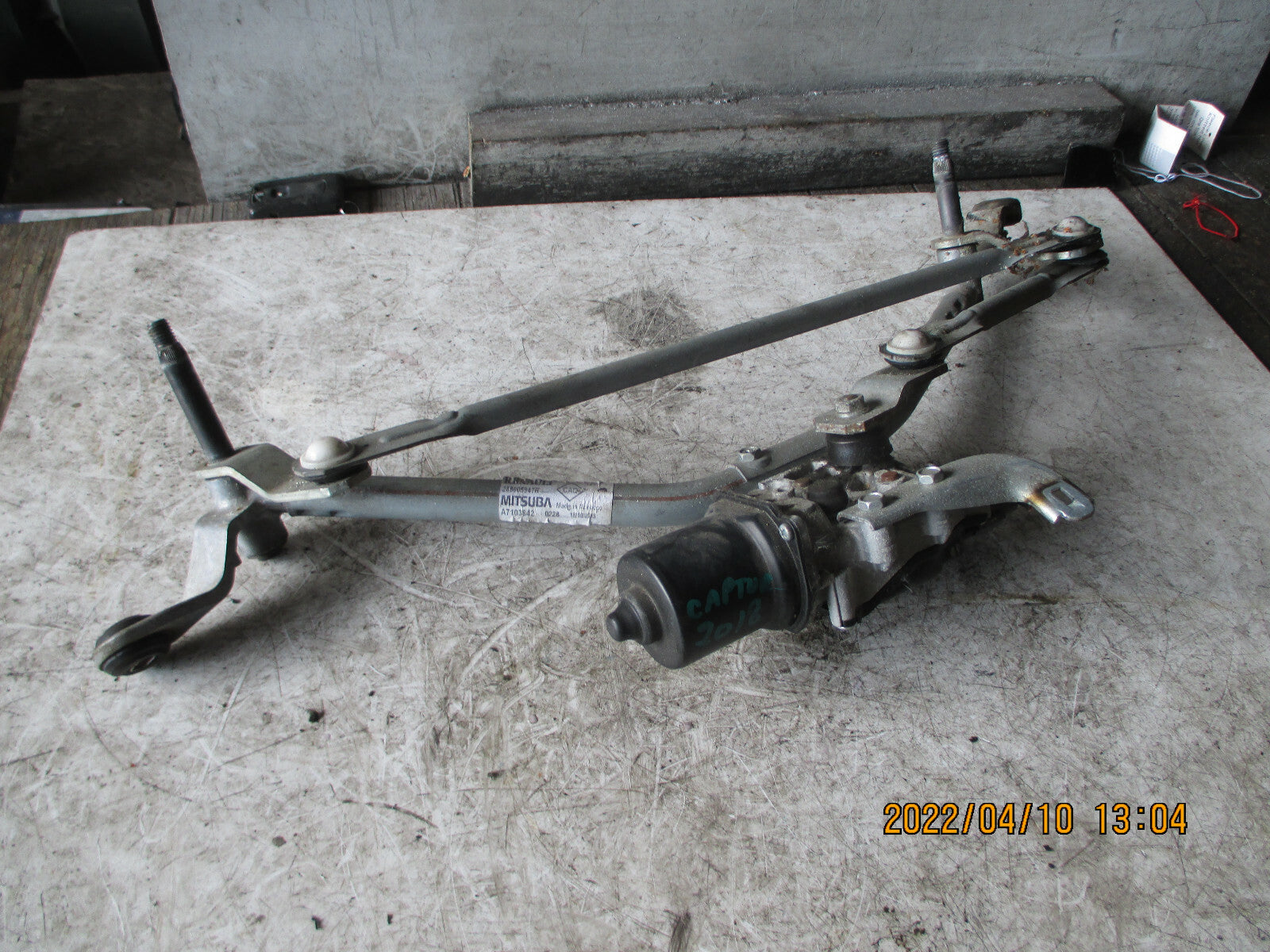 RENAULT CAPTUR 2018 FRONT WINDSCREEN WIPER MOTOR LINKAGE 288005947R