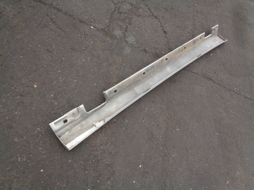 BMW 3 SERIES E90 NS PASSENGER SIDE PLASTIC TRIM SIDE SKIRT SILVER