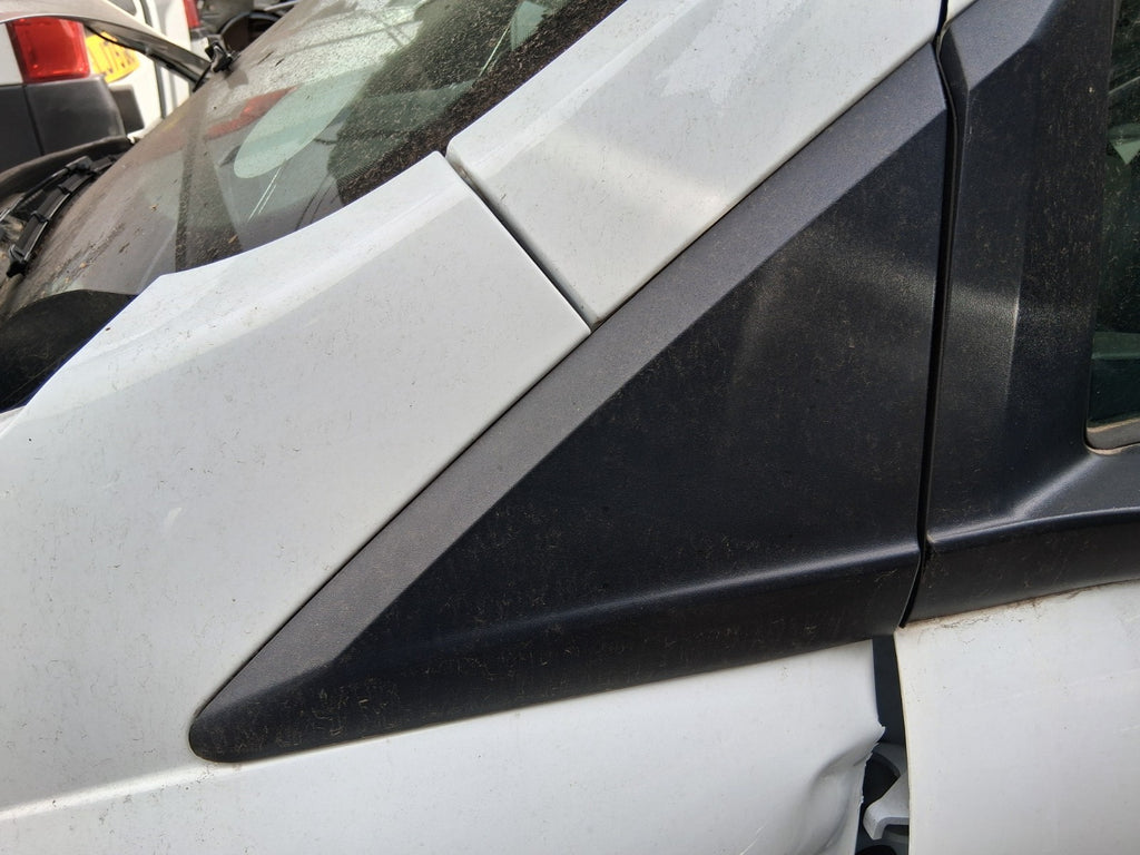 2024 FORD TRANSIT CONNECT MK2 NSF PASSENGER SIDE FRONT WING TRIM PLASTIC