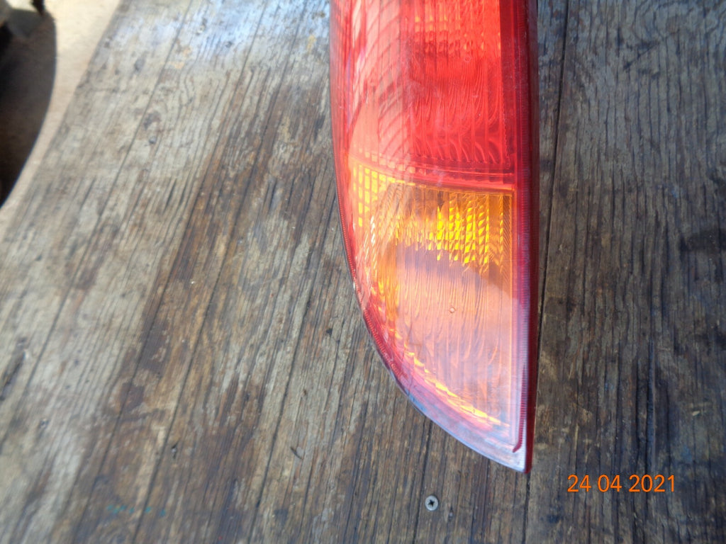 FORD FOCUS MK1 2001 NSR PASSENGER SIDE REAR BRAKE TAIL LIGHT CLUSTER
