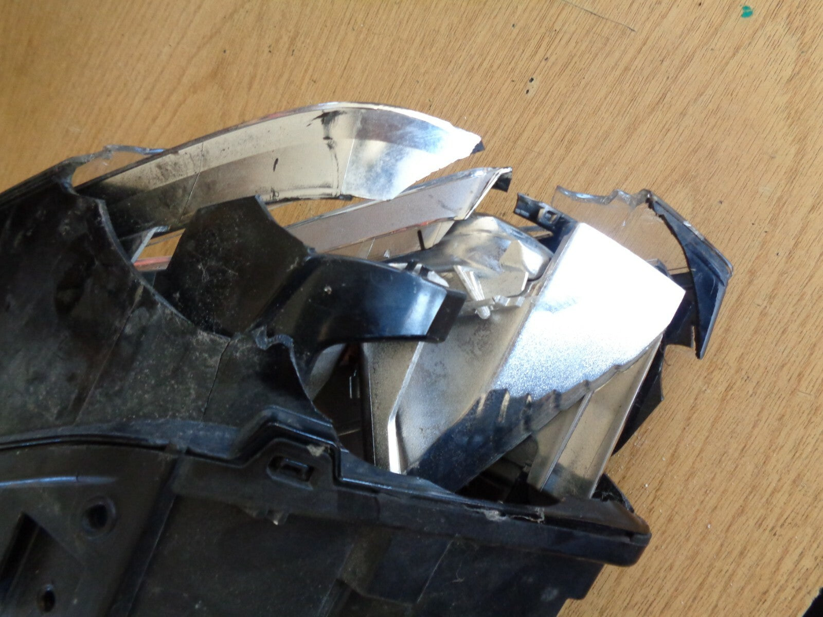 AUDI Q3 2017 MK1 DRIVER SIDE FRONT HEADLIGHT XENON LED HEADLIGHT DAMAGED