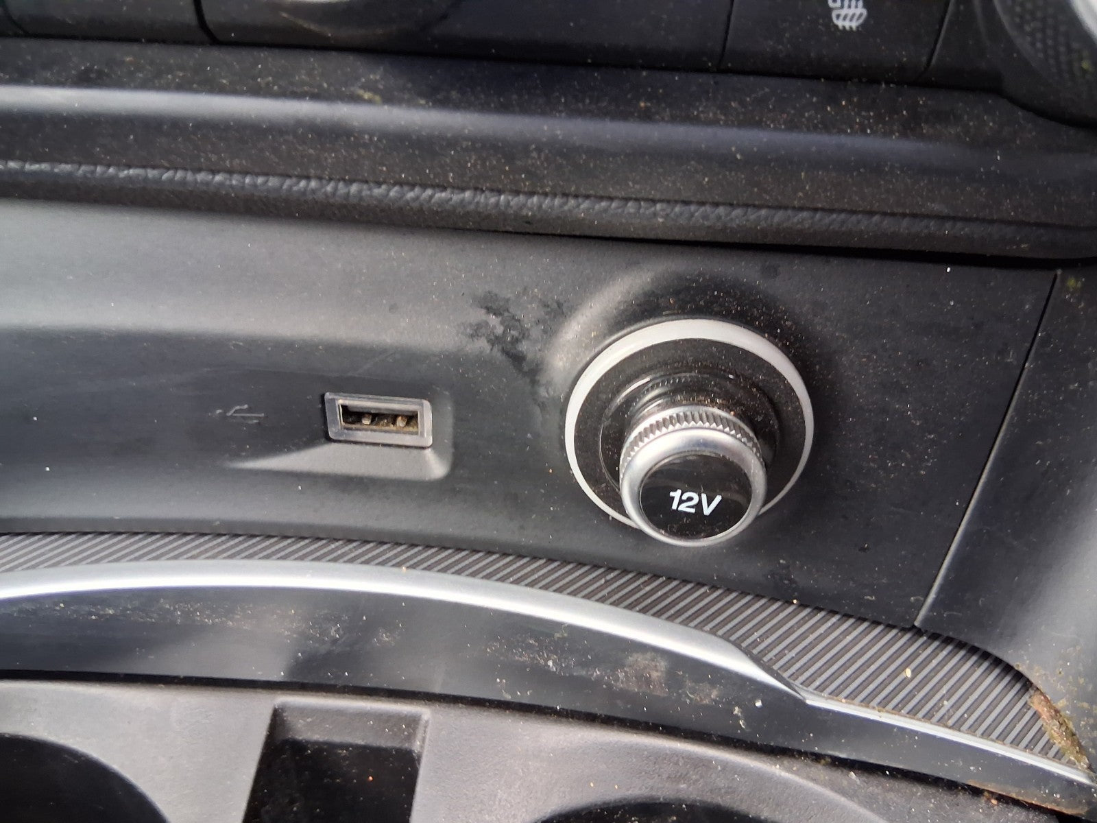 2022 ALFA ROMEO STELVIO 949 4Q USB POWER SOCKET TRIM PANEL