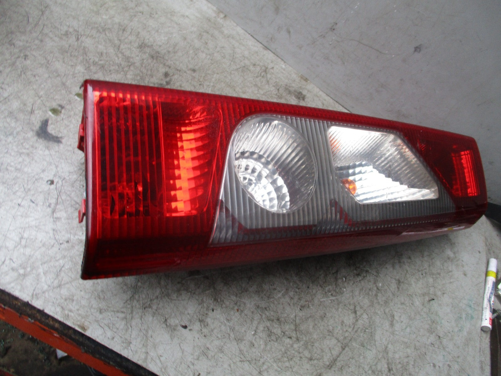 2007 PEUGEOT EXPERT MK2 OSR DRIVER SIDE REAR TAIL LIGHT
