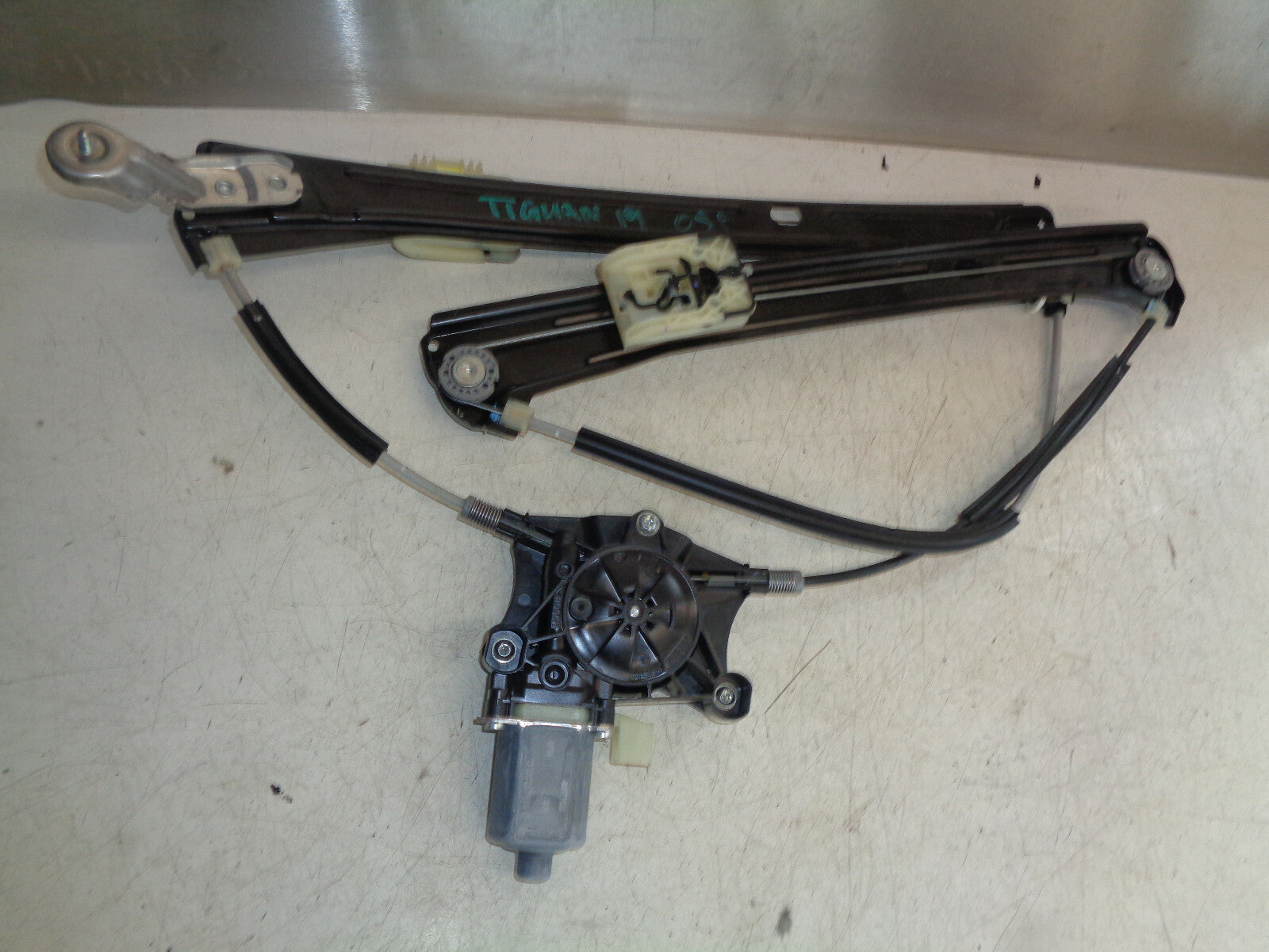 VW VOLKSWAGEN TIGUAN MK2 2019 OSF DRIVER SIDE FRONT DOOR WINDOW MOTOR REGULATOR