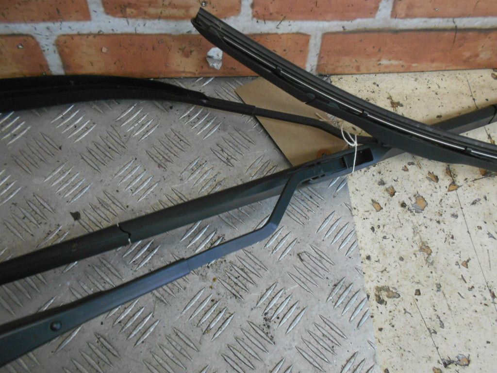 KIA RIO MK3 2015 OS NS DRIVER PASSENGER SIDE FRONT WIPER ARMS & BLADES