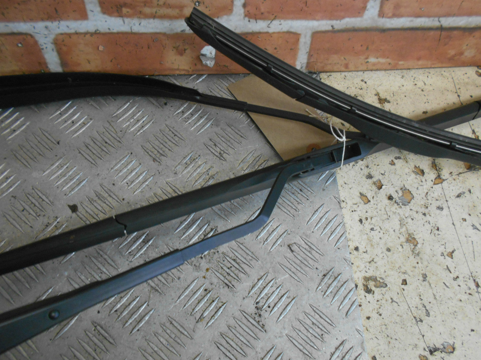 KIA RIO MK3 2015 OS NS DRIVER PASSENGER SIDE FRONT WIPER ARMS & BLADES