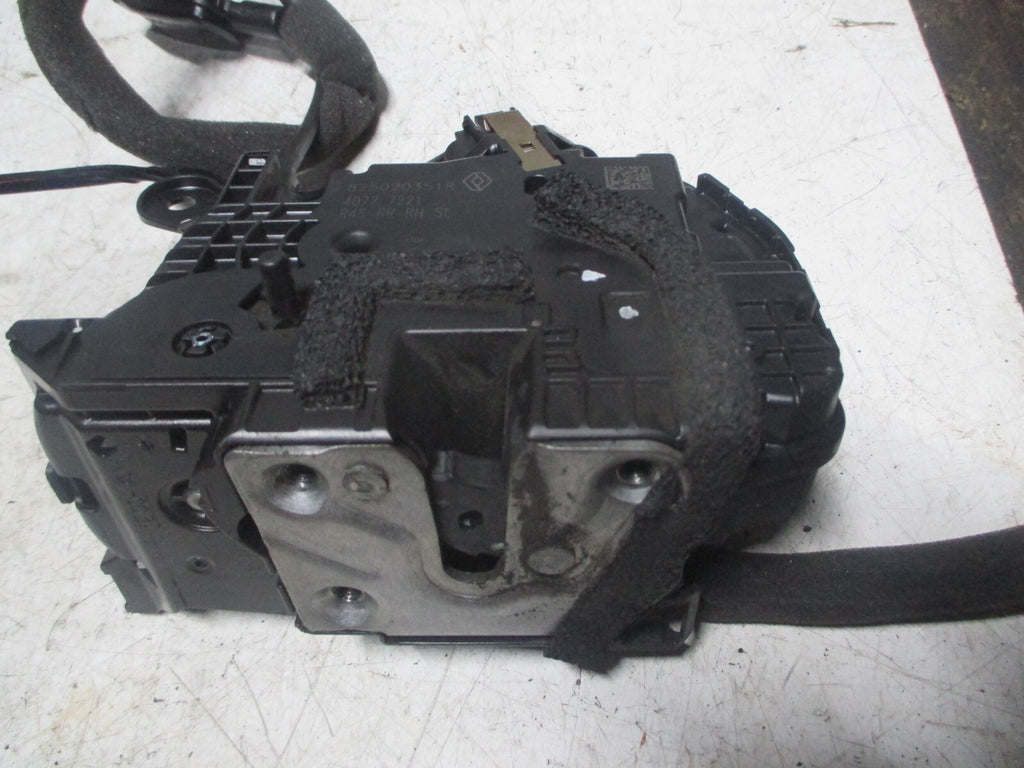 RENAULT TWINGO MK3 2017 OSR DRIVER SIDE REAR DOOR LOCK MECHANISM 825020351R