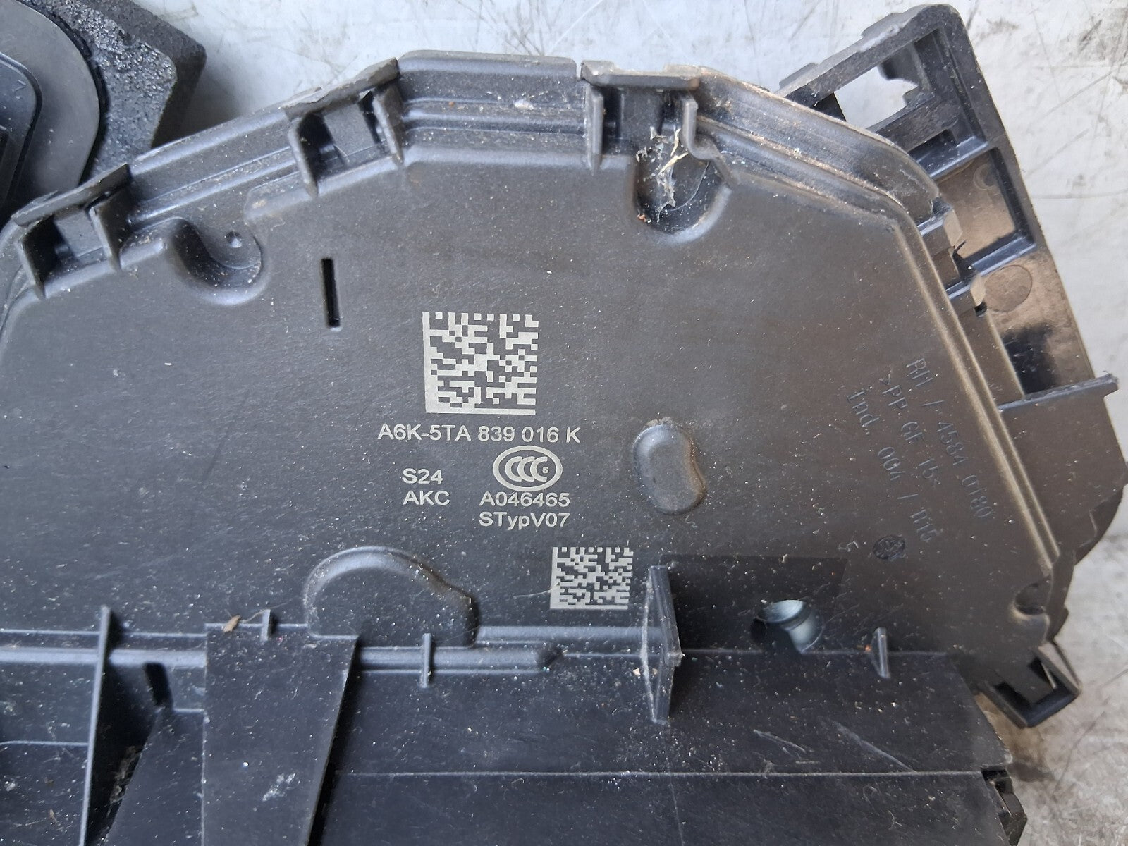 VW VOLKSWAGEN GOLF MK7 OSR DRIVER SIDE REAR DOOR LOCK MECHANISM 45840180