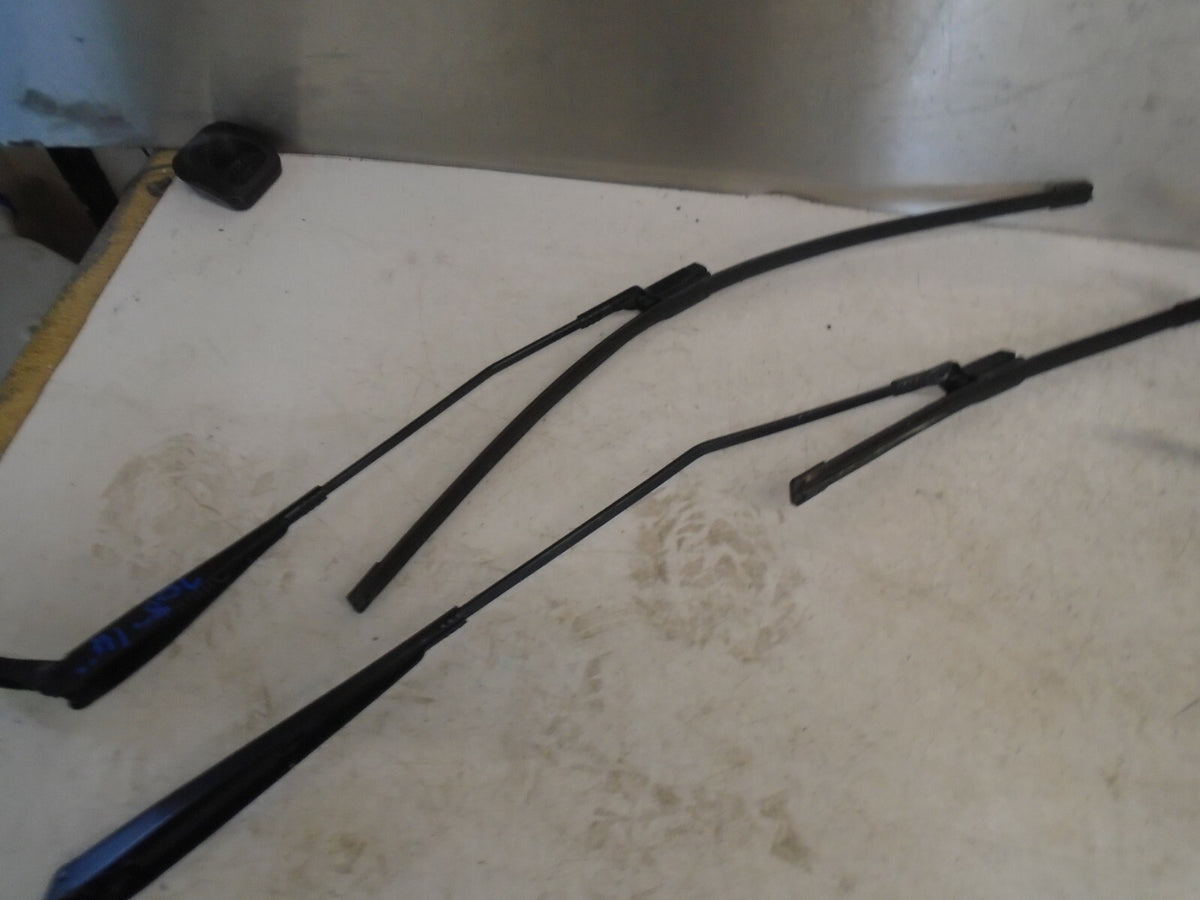 PEUGEOT 208 2014 MK1 PAIR OF WIPER BLADES 9673916780