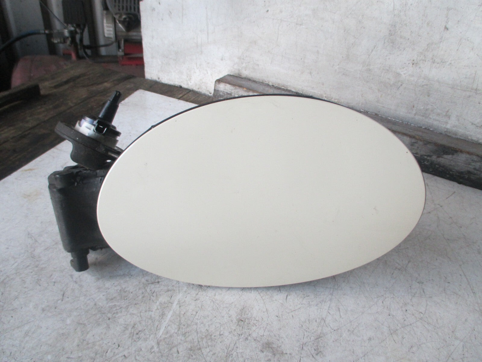 BMW MINI CLUBMAN F54 2016 FUEL FILLER FLAP WHITE 7358156