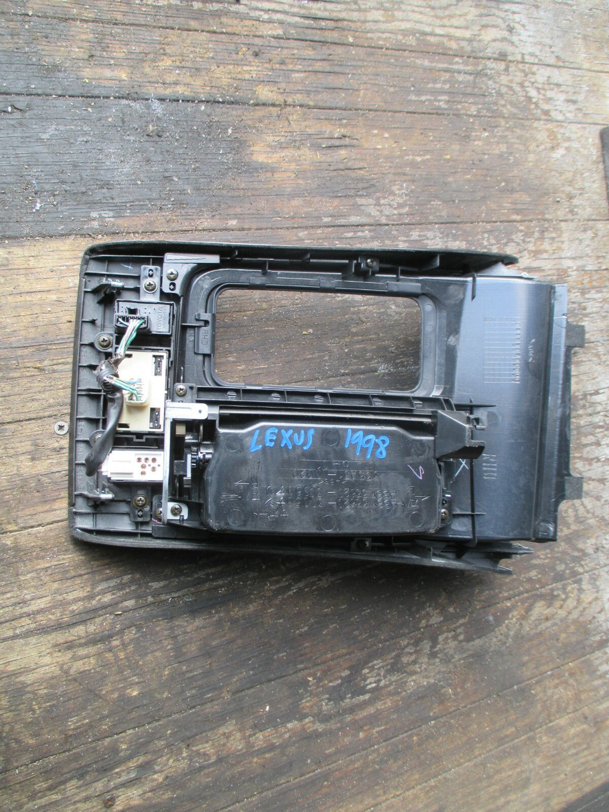 LEXUS GS300 1998 GEAR SELECTOR SURROUND TRIM 5562030050