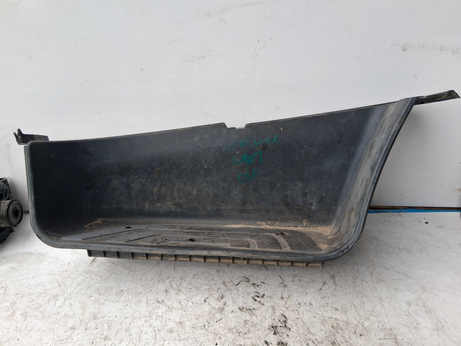 2021 MERCEDES BENZ SPRINTER W907 OSF DRIVER SIDE FRONT DOOR STEP A9106860200
