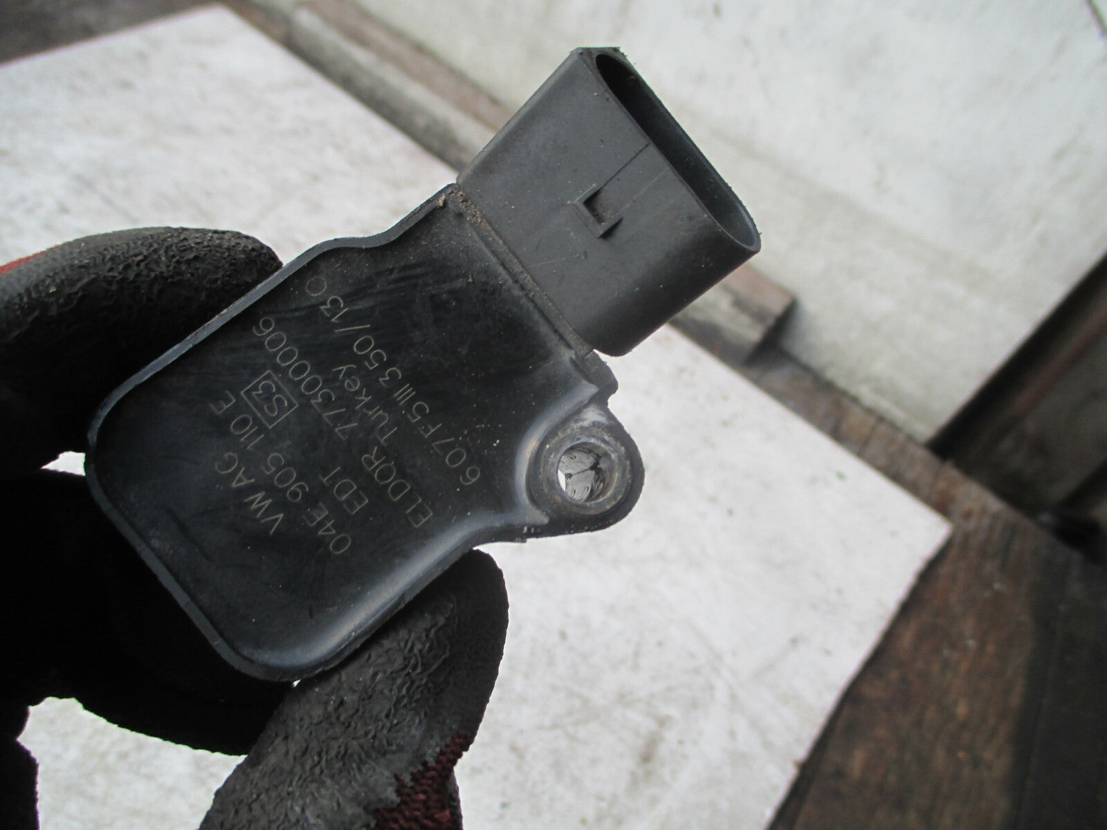 VW VOLKSWAGEN POLO 2017 1.2 PETROL ENGINE IGNITION COIL 04E905110E REF 3