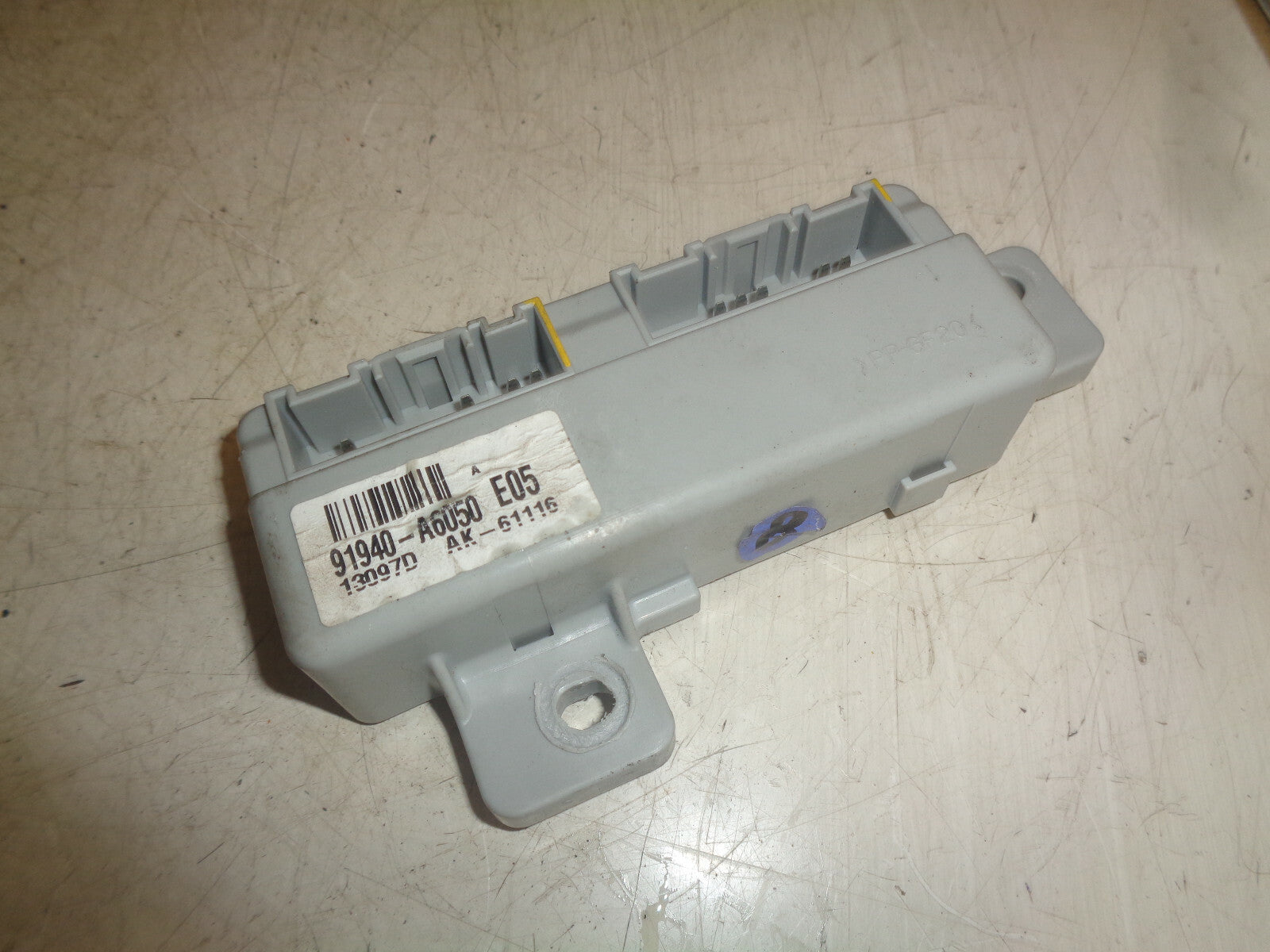 HYUNDAI I30 MK2 2013 FUSE BOX RELAY CONTROL MODULE 91940A6050