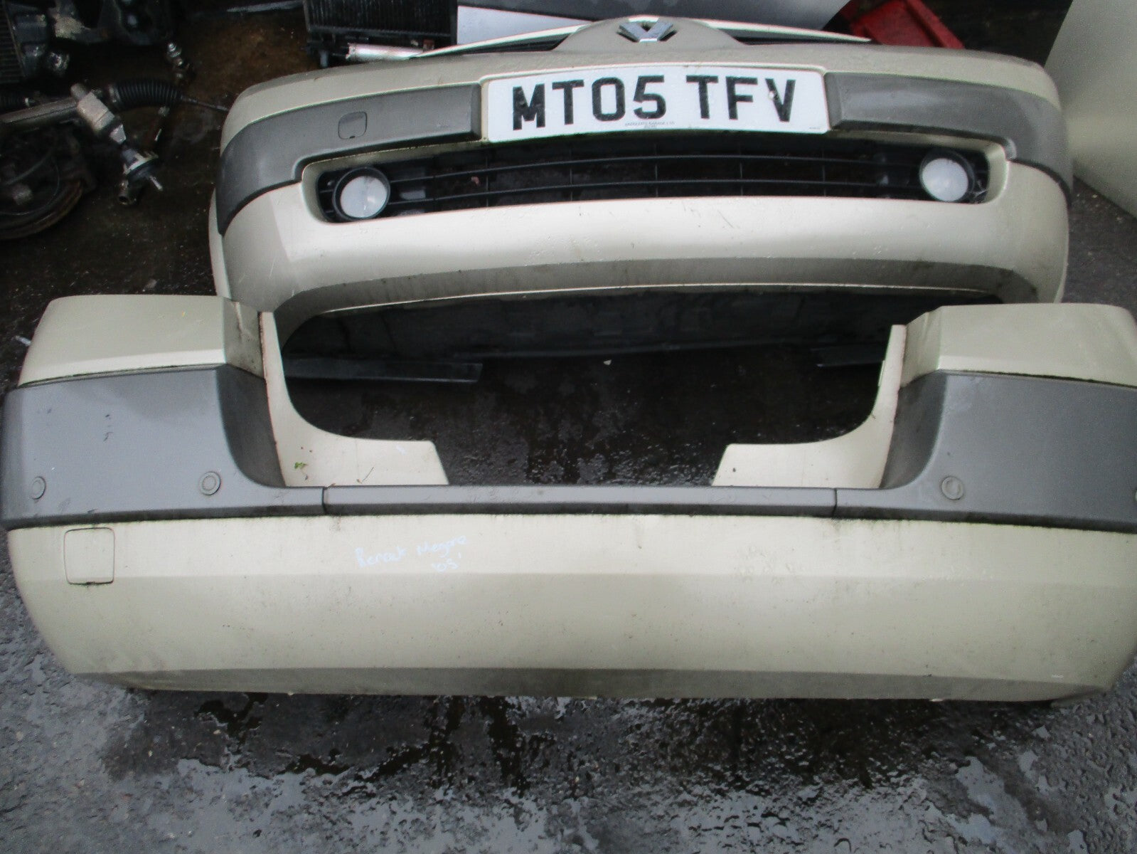 2005 RENAULT MEGANE MK2 REAR COMPLETE BUMPER GOLDEN