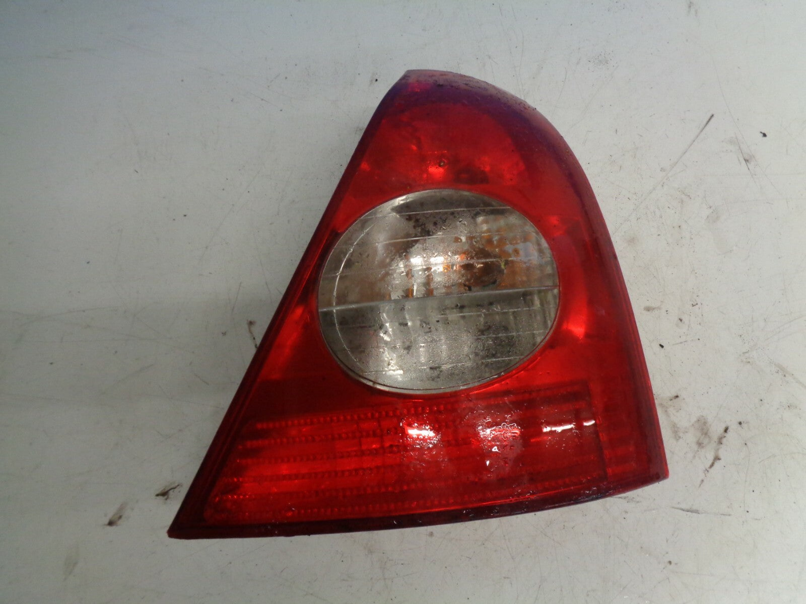 RENAULT CLIO MK3 OSR DRIVER SIDE REAR TAIL LIGHT