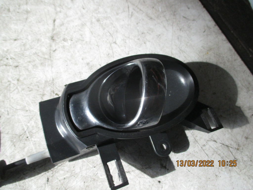 NISSAN JUKE 2011 MK1 NSF FRONT PASSENGER SIDE DOOR LOCK MECHANISM WITH HANDLE