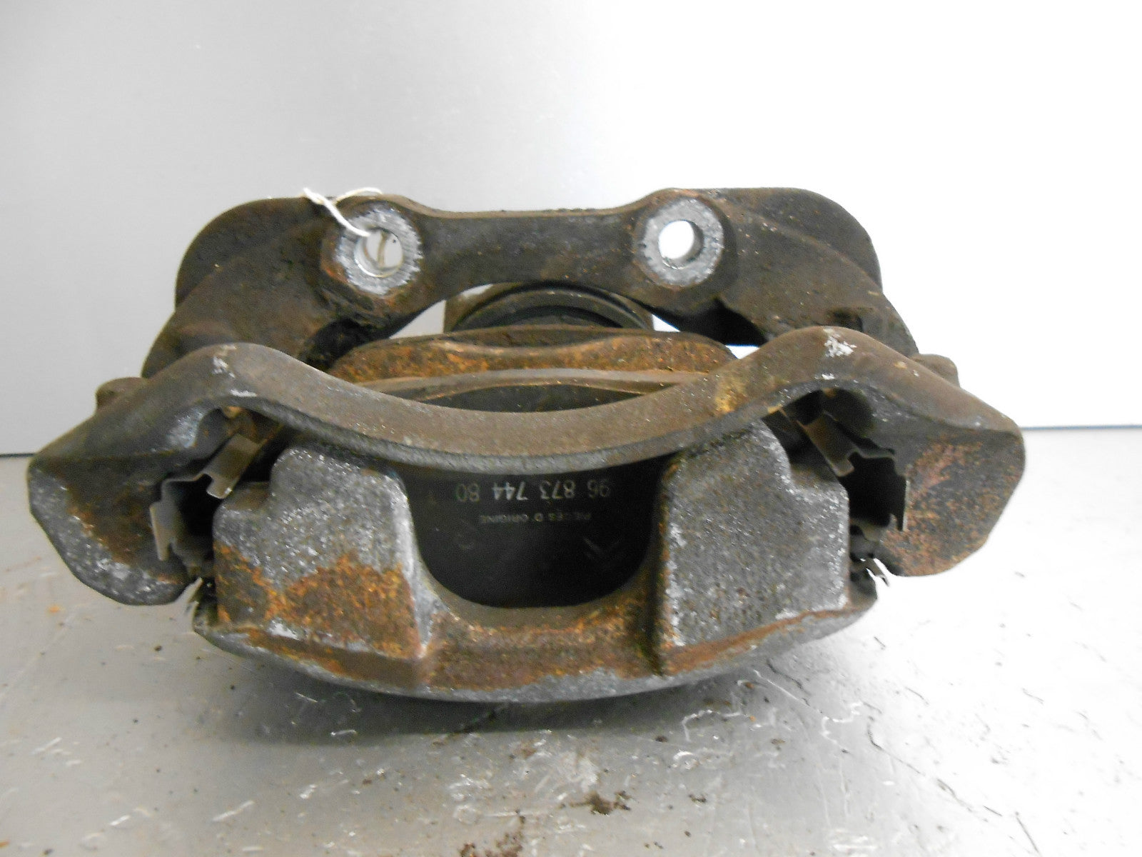 PEUGEOT 308 1.4 16V NSF PASSENGER SIDE FRONT BRAKE CALIPER CALLIPER CARRIER