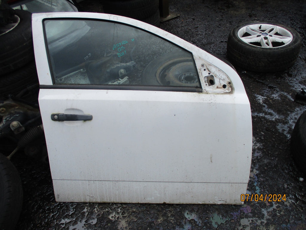 VAUXHALL ASTRA H 2009 OSF DRIVER SIDE DOOR WHITE