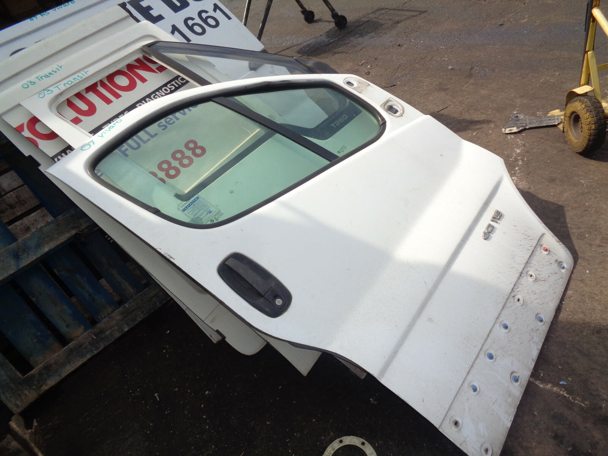 VAUXHALL VIVARO MK1 2007 OS DRIVER SIDE FRONT COMPLETE DOOR WHITE