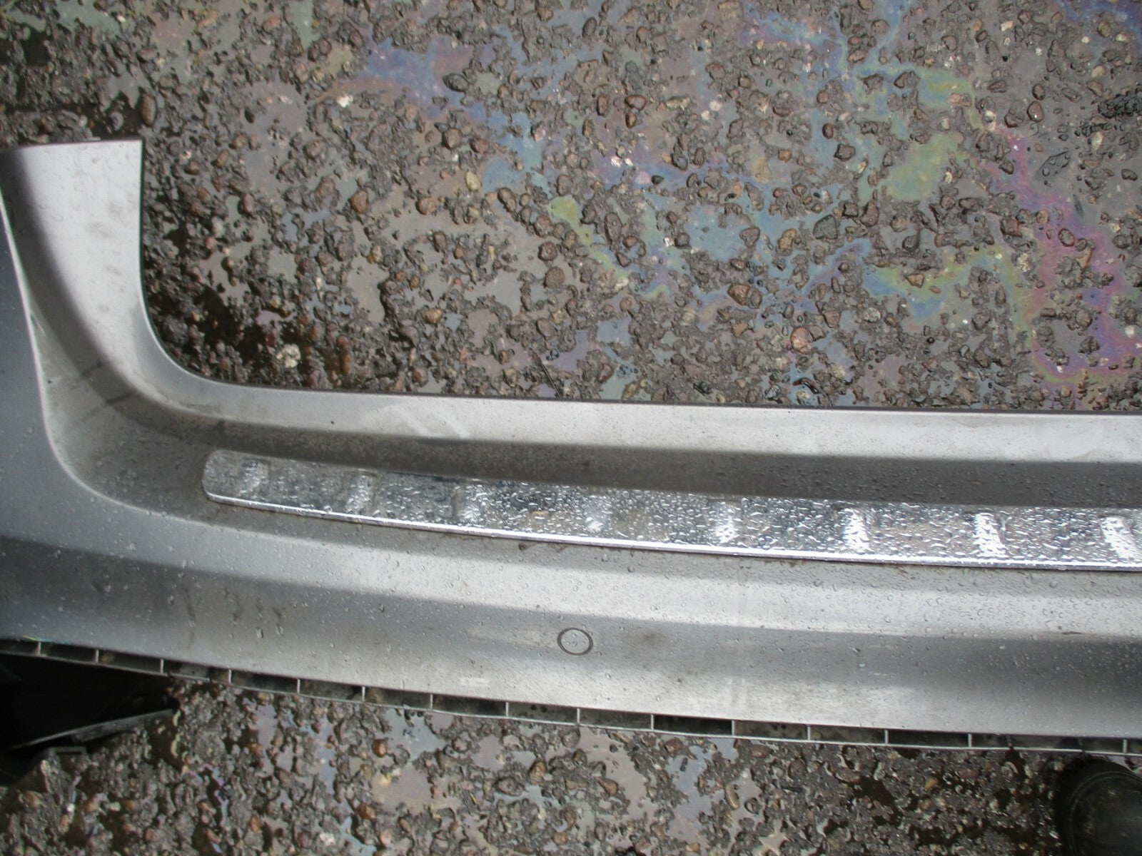 MERCEDES GLA 2014 REAR UPPER MAIN PLASTIC BUMPER & TRIM IN GREY SILVER SCRATCHED