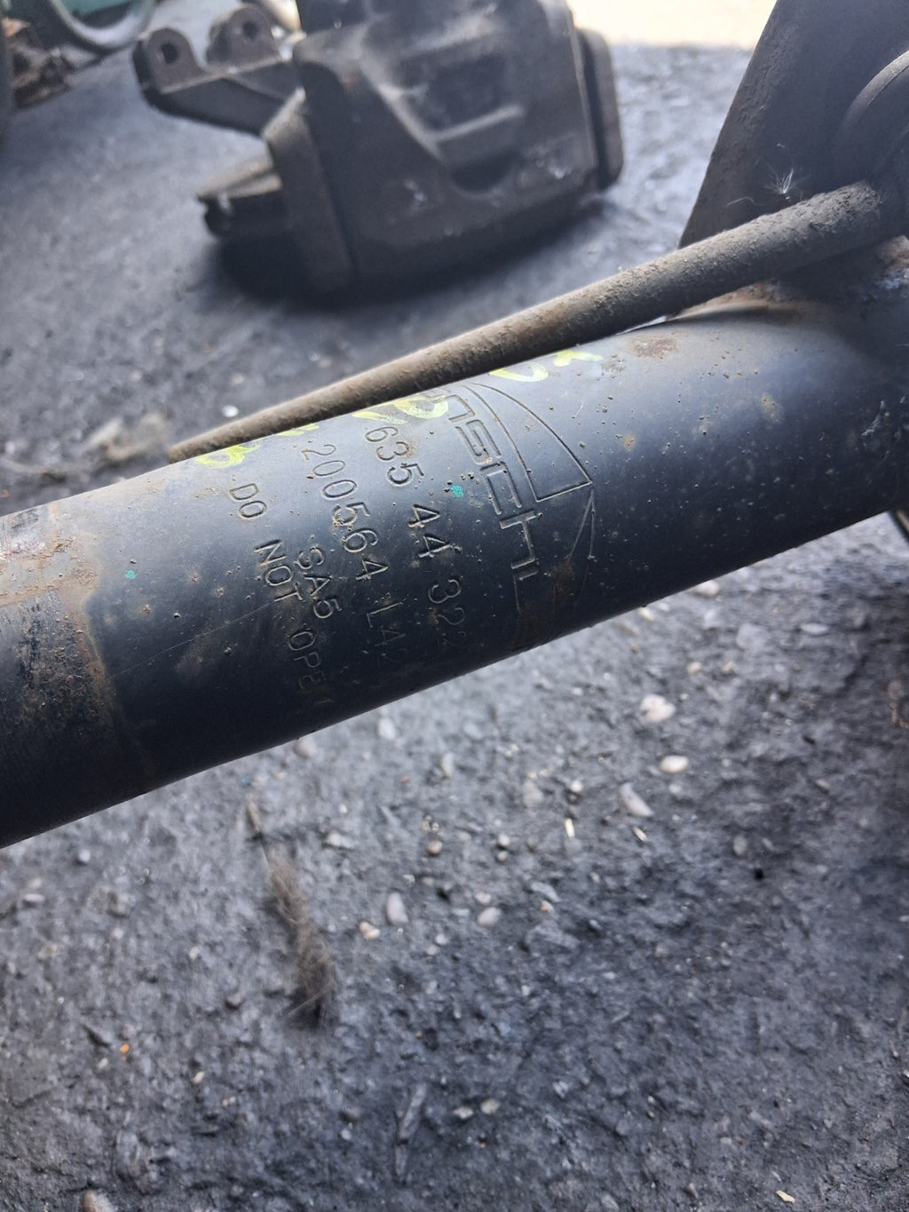 SKODA OCTAVIA 2018 1.5 PETROL OSF DRIVER SIDE FRONT RIGHT SHOCK LEG 635443221