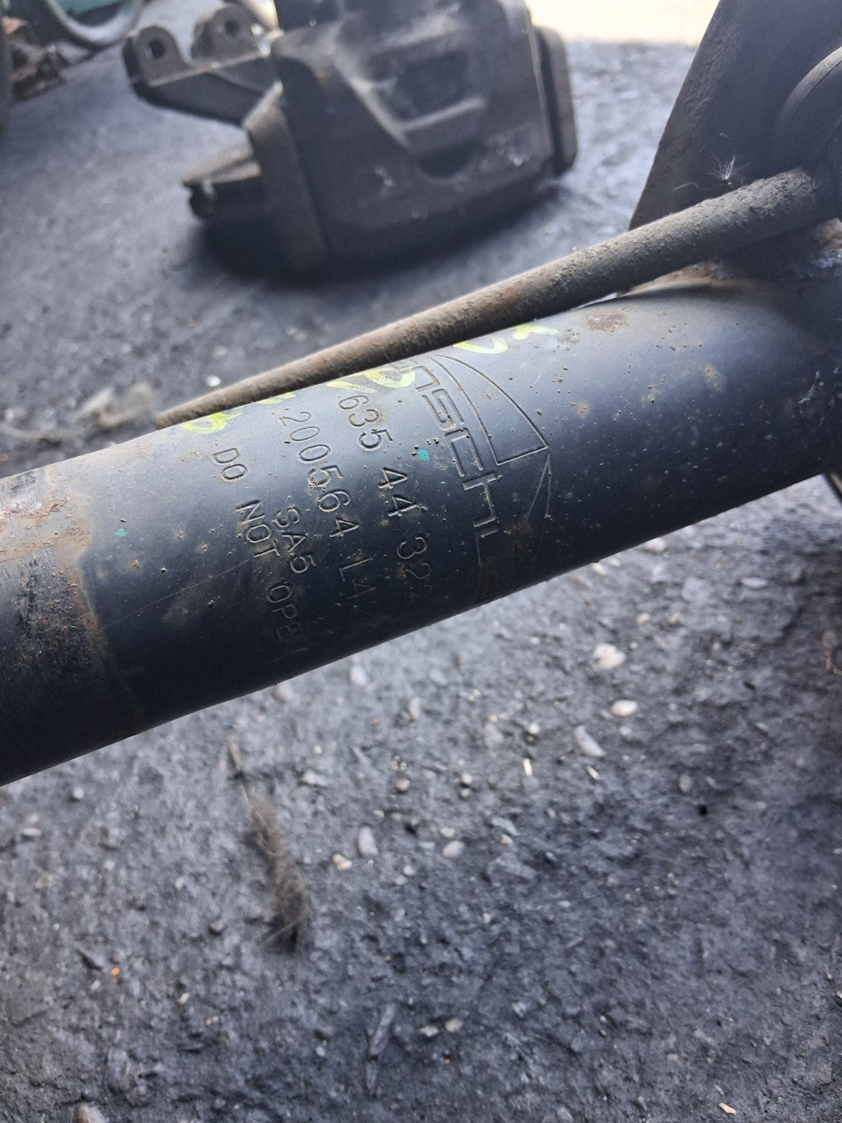 SKODA OCTAVIA 2018 1.5 PETROL OSF DRIVER SIDE FRONT RIGHT SHOCK LEG 635443221