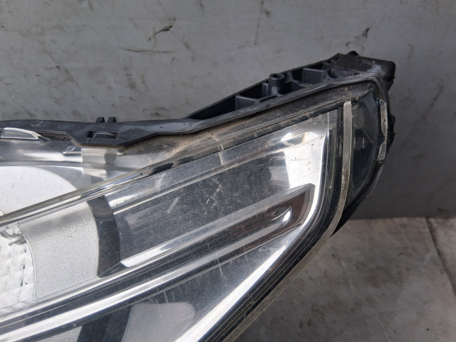2012 PEUGEOT 208 NSF PASSENGER SIDE FRONT LEFT HEADLIGHT 9802221980