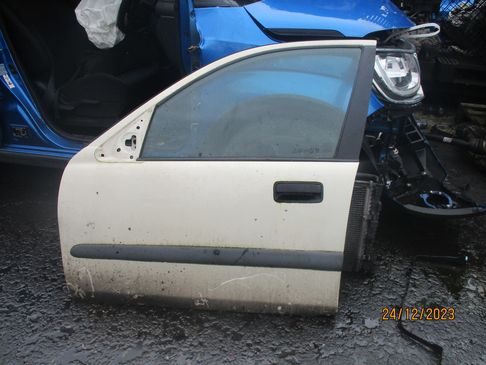 2000 ROVER 25 NSF PASSENGER SIDE FRONT COMPLETE DOOR WHITE CREAM