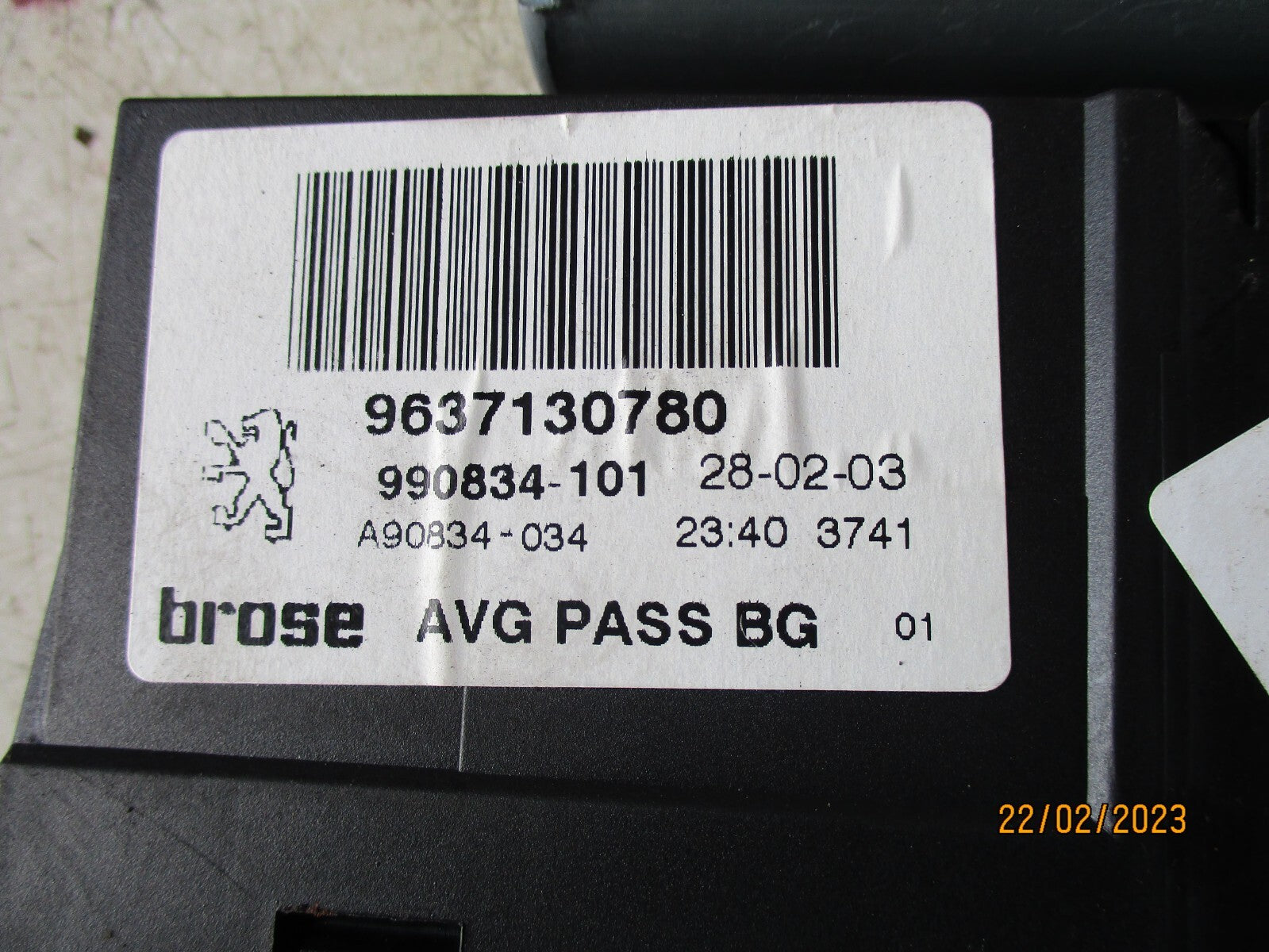 PEUGEOT 307 2003 NSF PASSENGER SIDE FRONT WINDOW MOTOR 9637130780