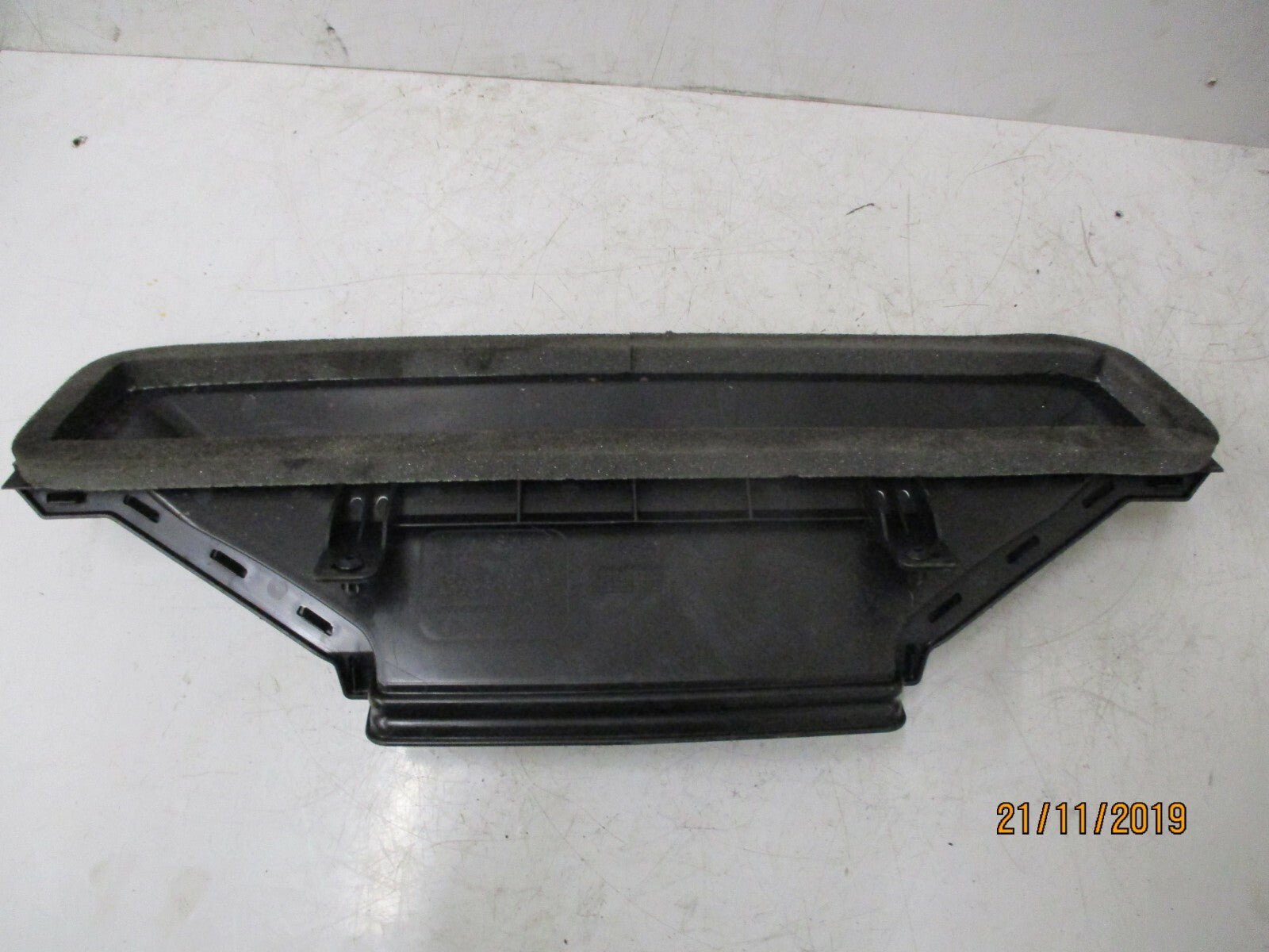 VW VOLKSWAGEN UP 2017 FRONT AIR INTAKE GUIDE PLASTIC DUCT 1S0819063