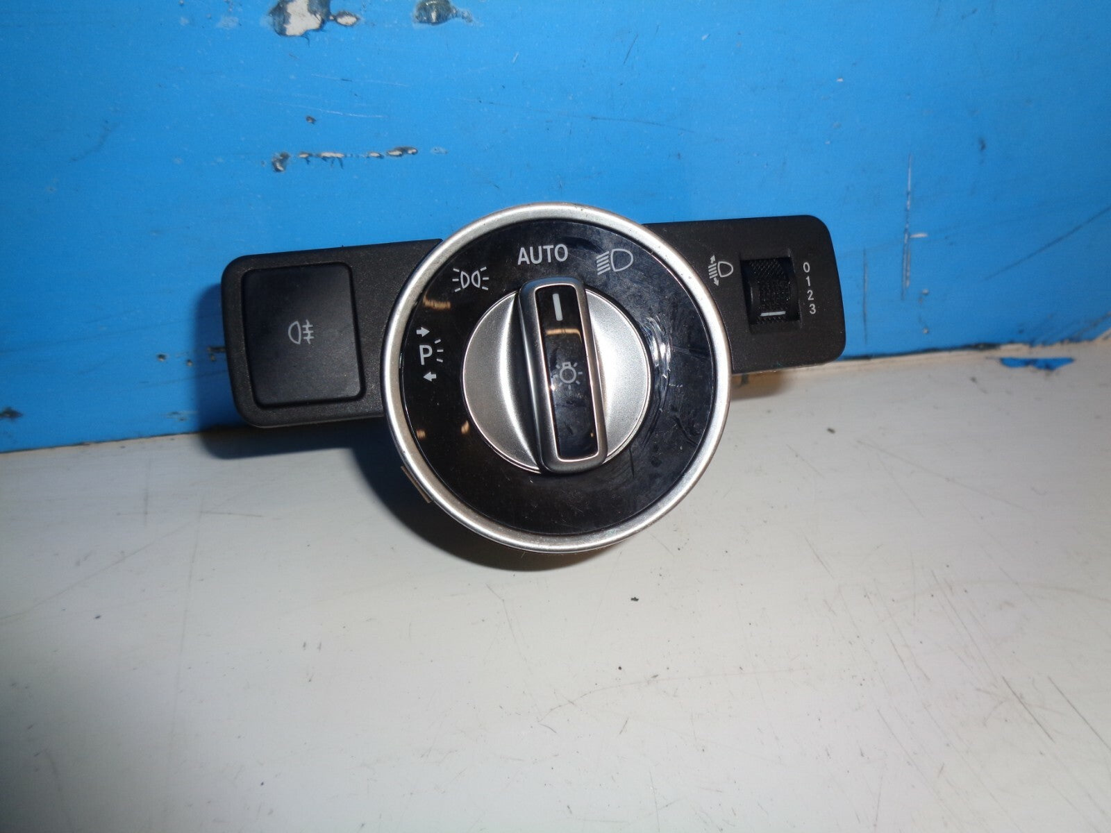 MERCEDES BENZ 2017 A CLASS A180  W176 HEADLIGHT CONTROL SWITCH A2129050651