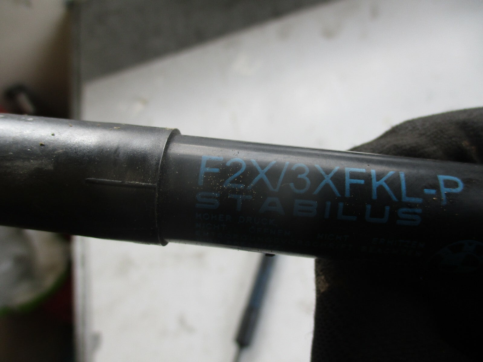 BMW 1 SERIES F20 F21 FRONT BONNET STRUTS BLACK PAIR