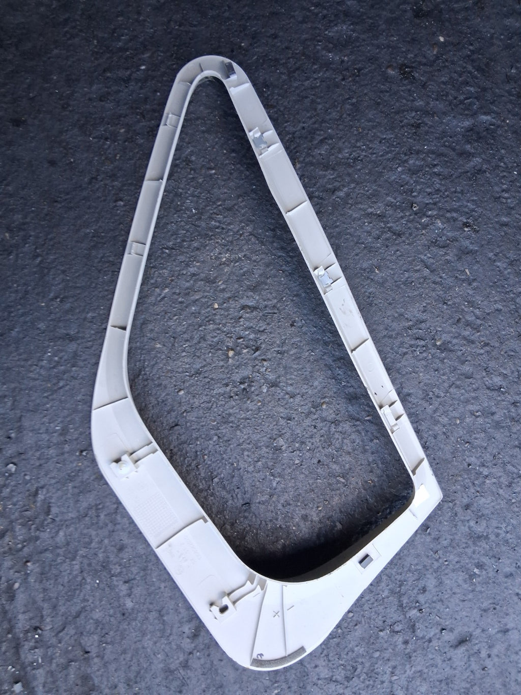 2021 PEUGEOT BOXER MK3 NSF PASSENGER SIDE QUARTER GLASS INNER TRIM 1308562070