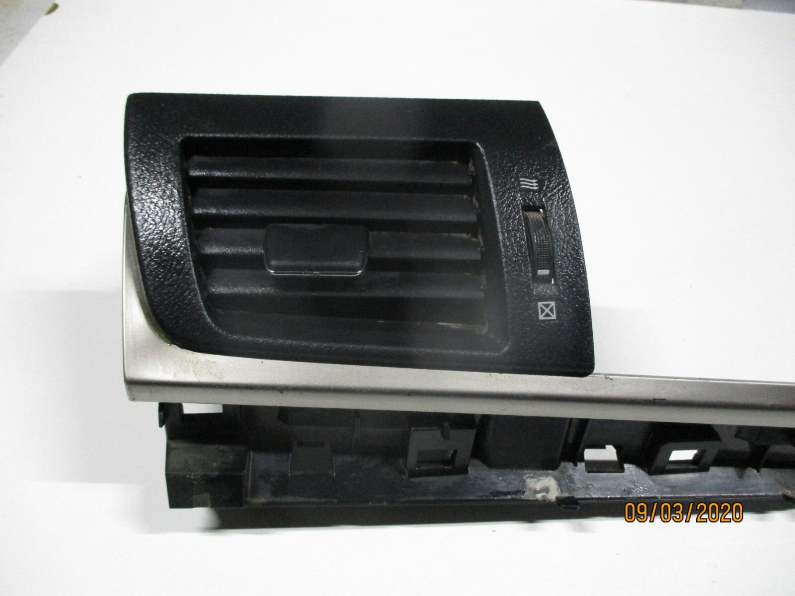 LEXUS CT 200h 2015 NS PASSENGER SIDE AIR VENT TRIM PANEL 55660-76020 55661-76040
