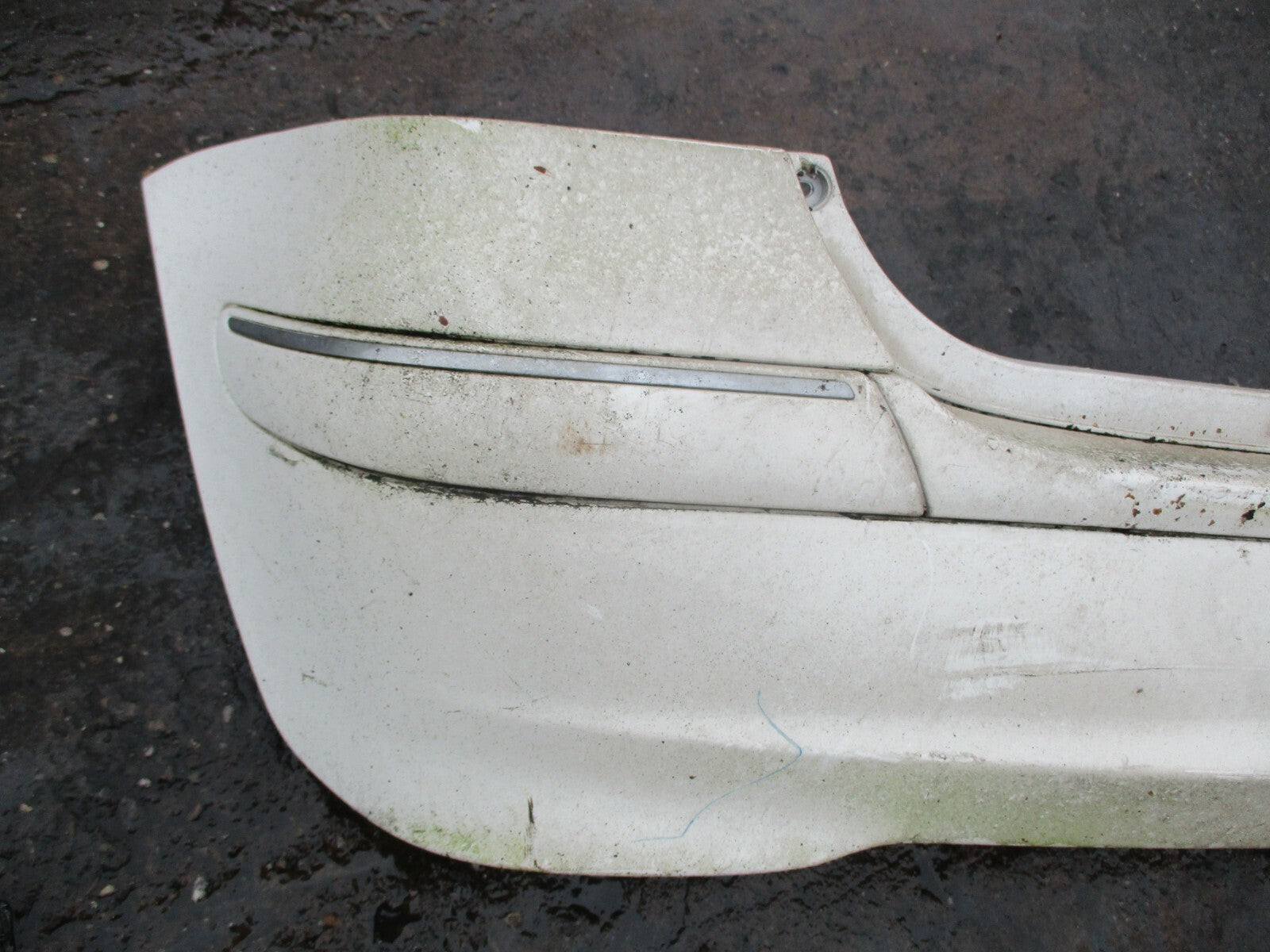 MERCEDES BENZ A CLASS 2002 COMPLETE REAR BACK BUMPER TRIM STRIP WHITE 1688852625