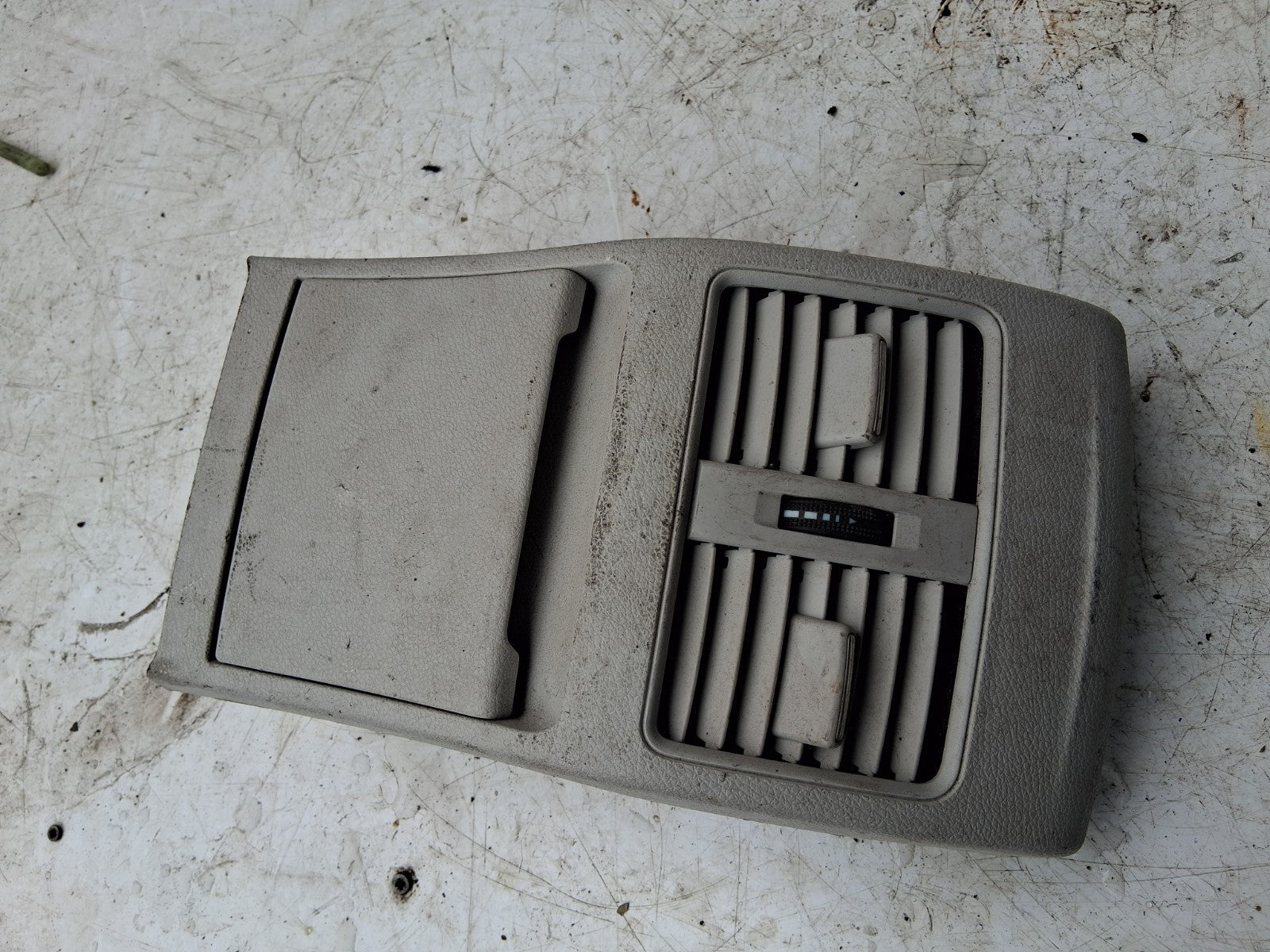 2016 MERCEDES BENZ CLA C117 REAR CENTER CONSOLE BOTH AIRVENTS A2468300502