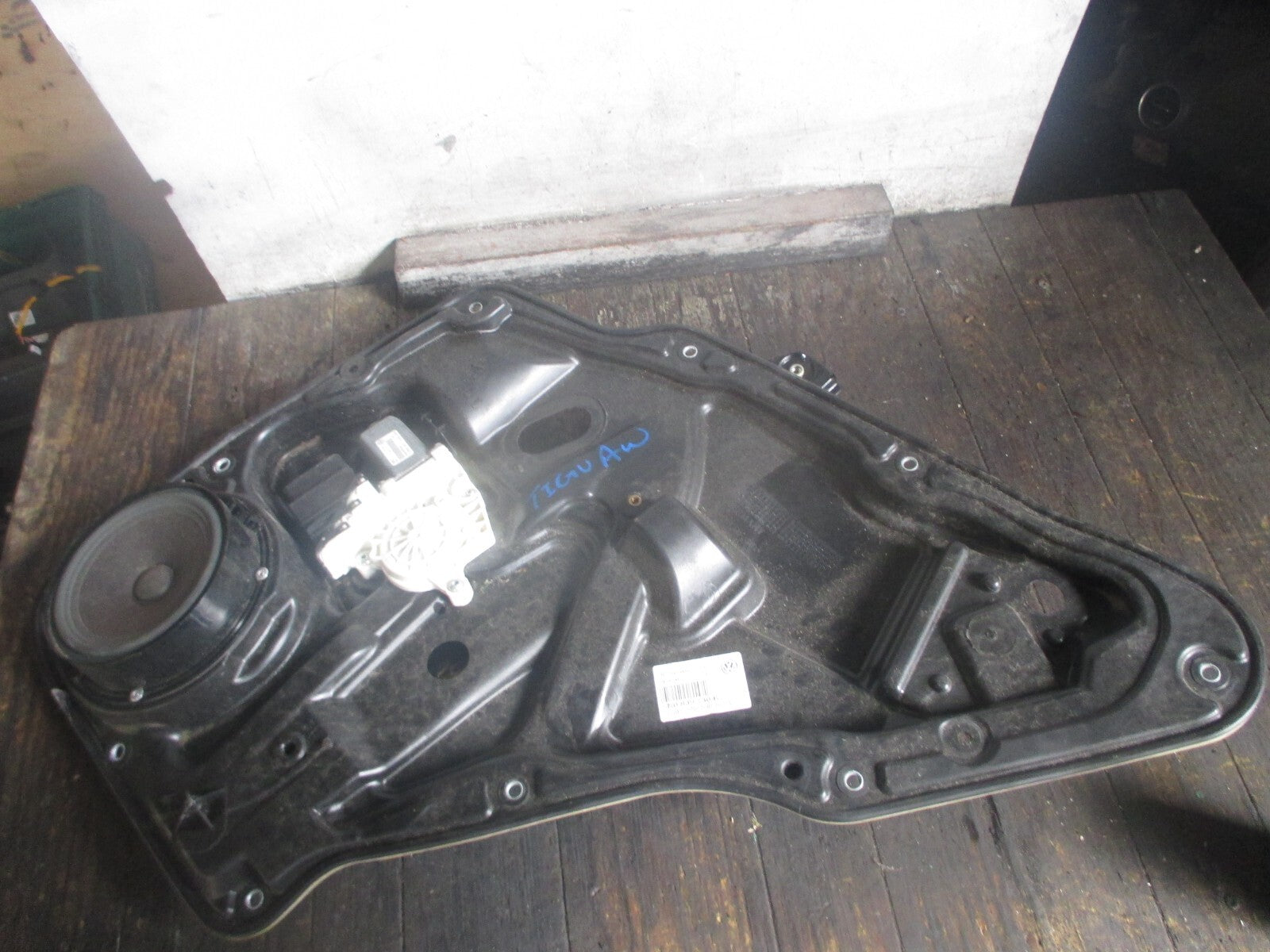 VW TIGUAN 2014  OSR DRIVER SIDE REAR WINDOW REGULATOR & MOTOR 5N0959704F